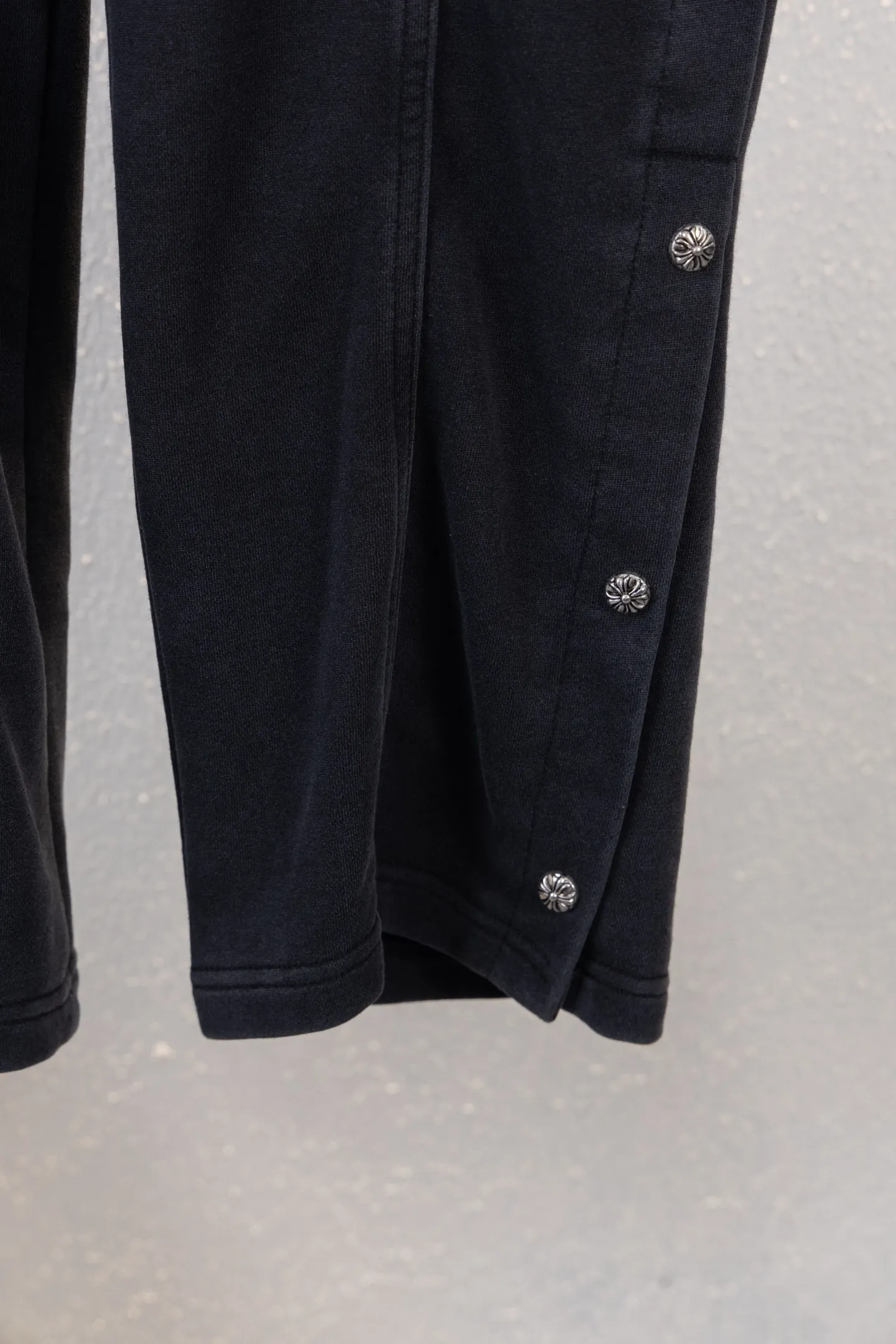 Logo-Embellished Split-Hem Sweatpants D17012652 — view 6