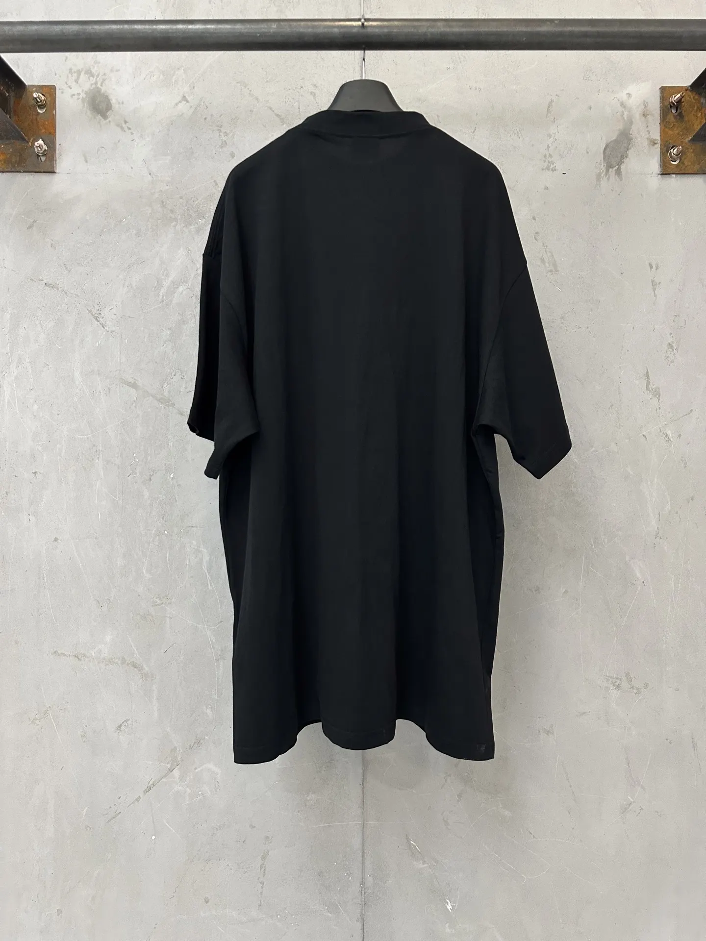Gothic Logo Print Oversized T-Shirt D17011963 — view 2