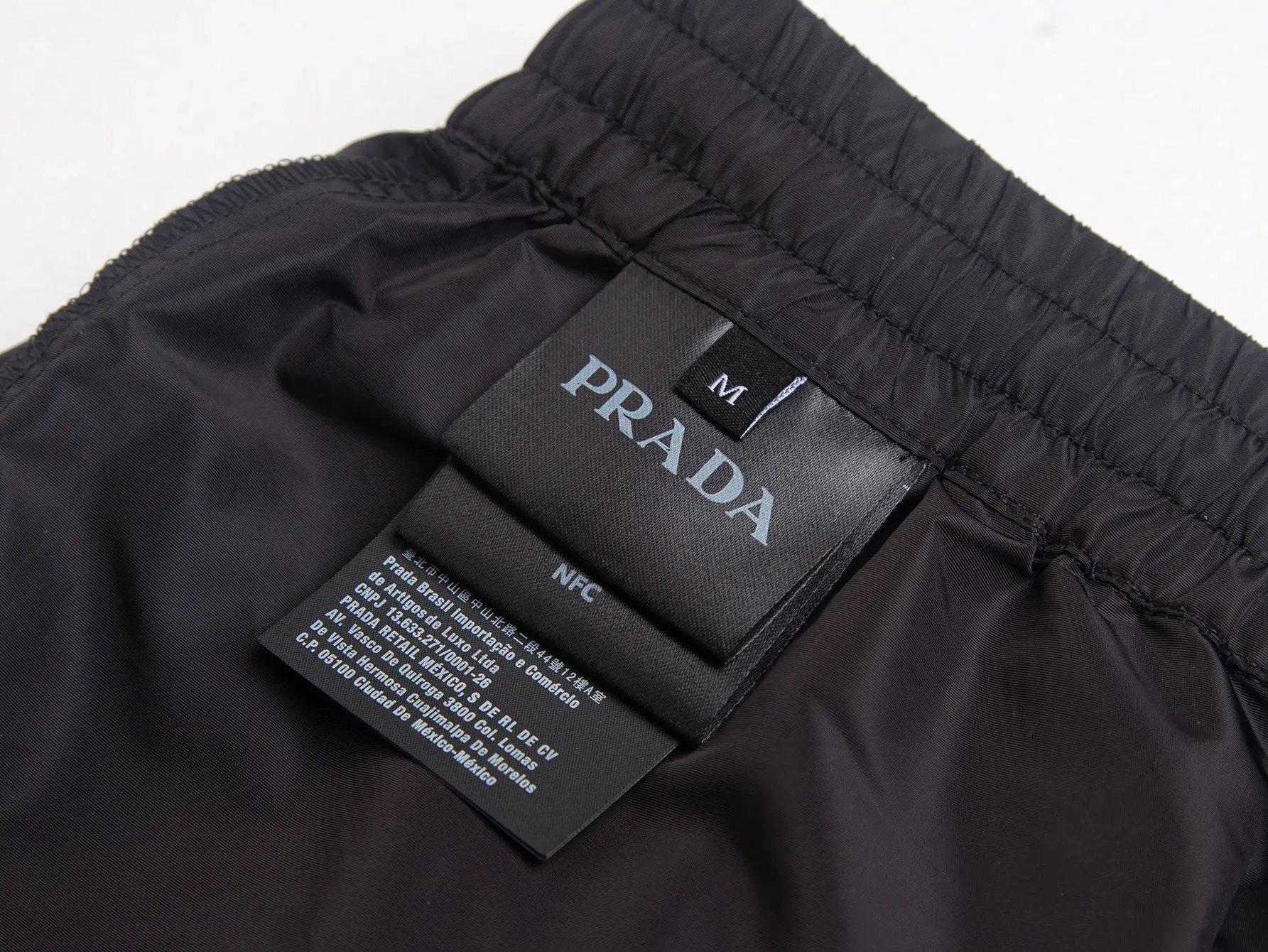 Logo-Plaque Re-Nylon Cargo Shorts D17016222 — view 8