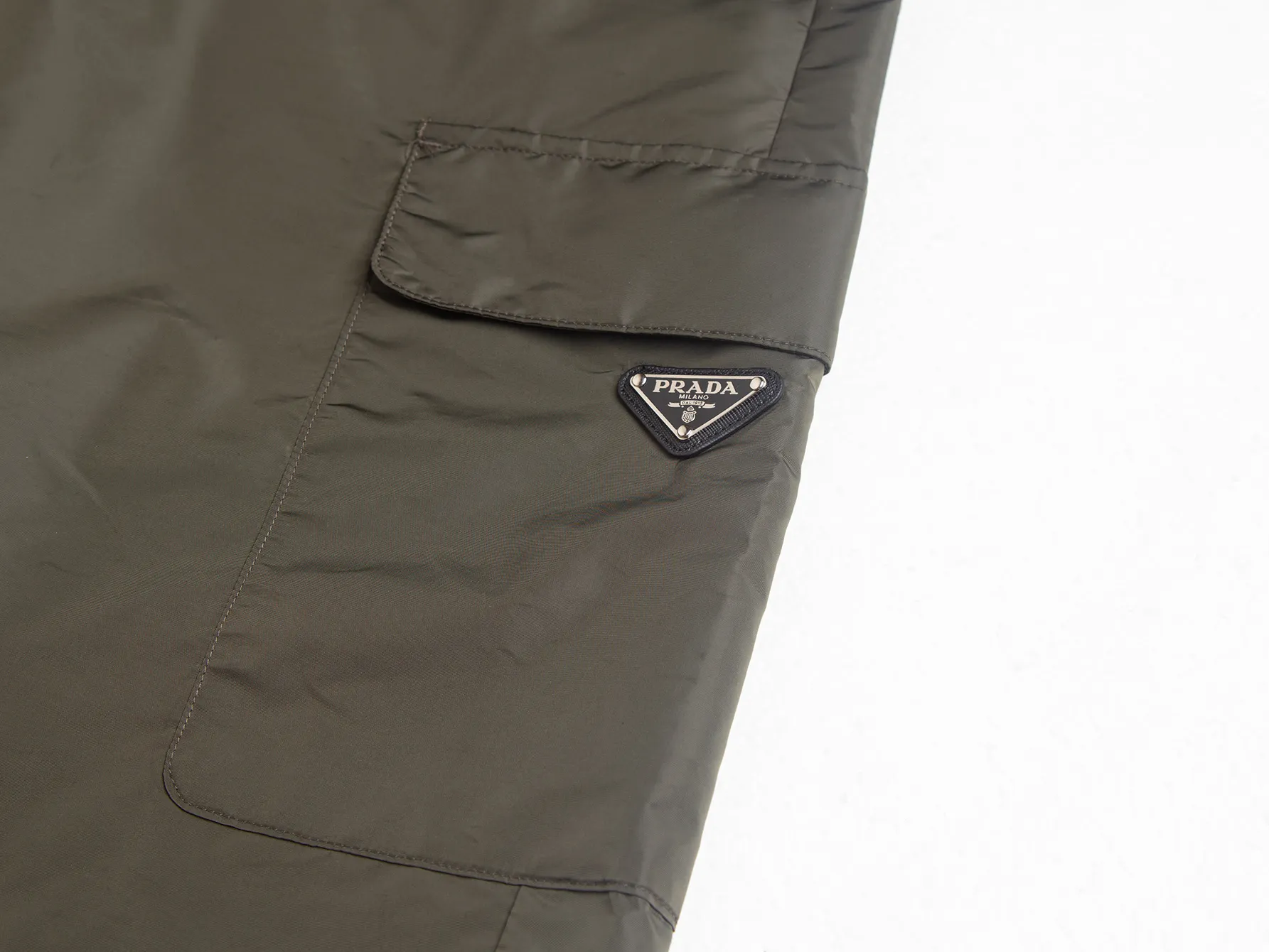 Logo-Appliquéd Re-Nylon Cargo Shorts D17016221 — view 4