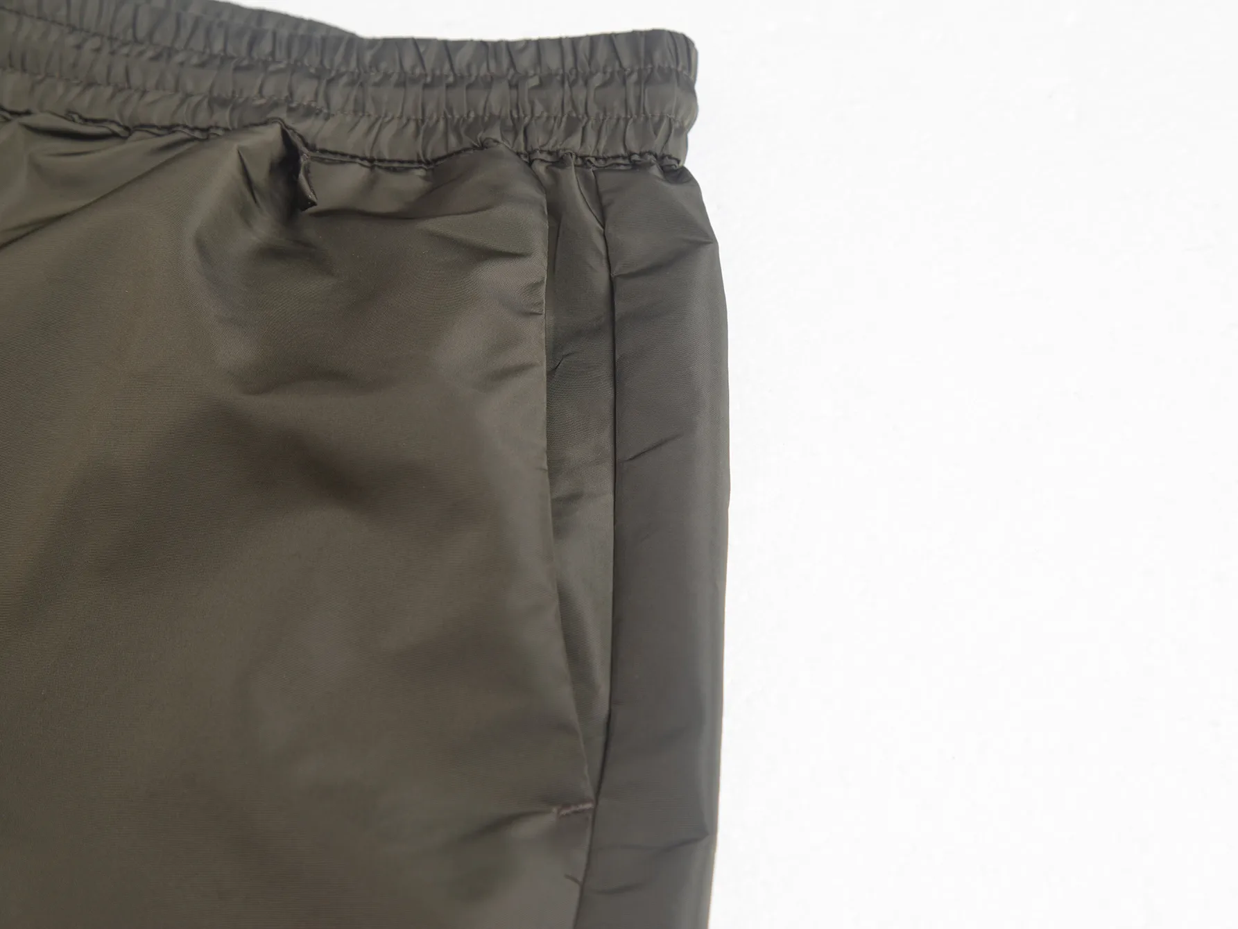 Logo-Appliquéd Re-Nylon Cargo Shorts D17016221 — view 5