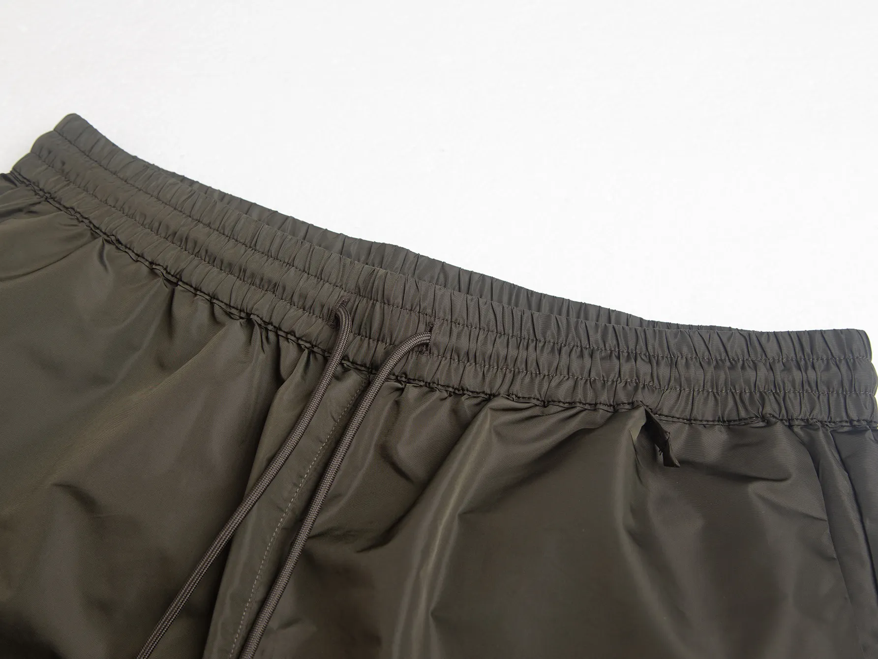 Logo-Appliquéd Re-Nylon Cargo Shorts D17016221 — view 6