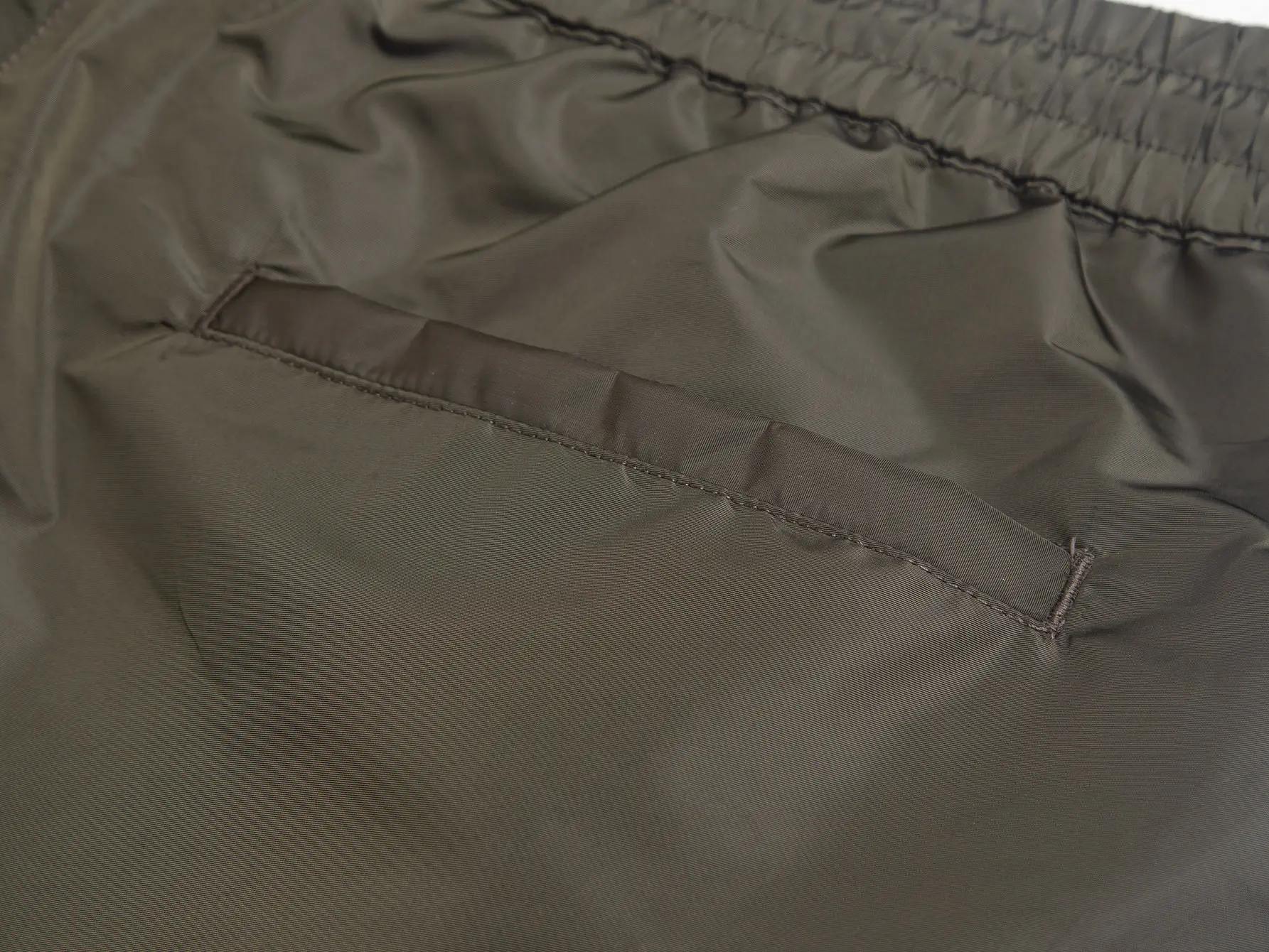 Logo-Appliquéd Re-Nylon Cargo Shorts D17016221 — view 7
