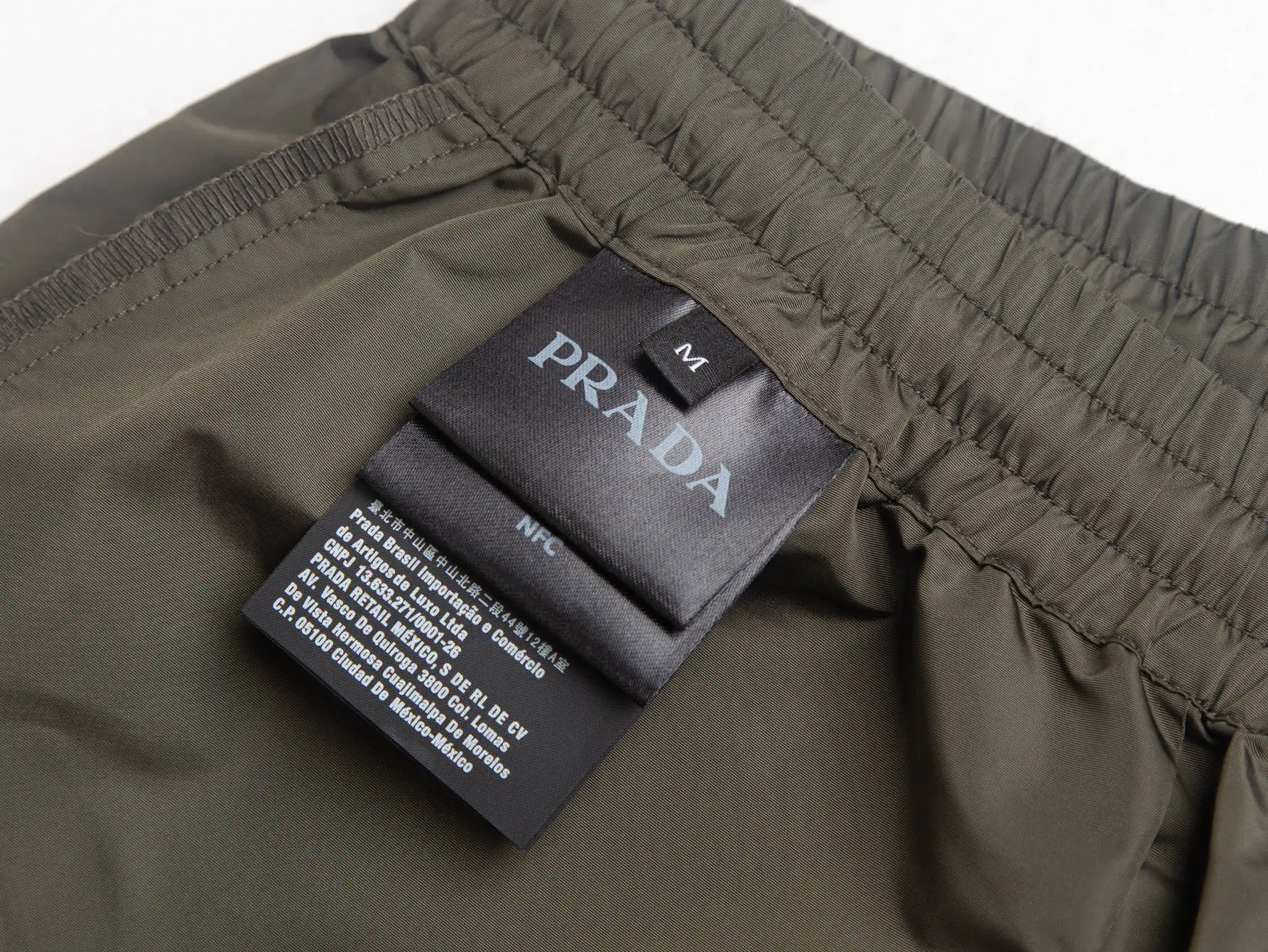 Logo-Appliquéd Re-Nylon Cargo Shorts D17016221 — view 10