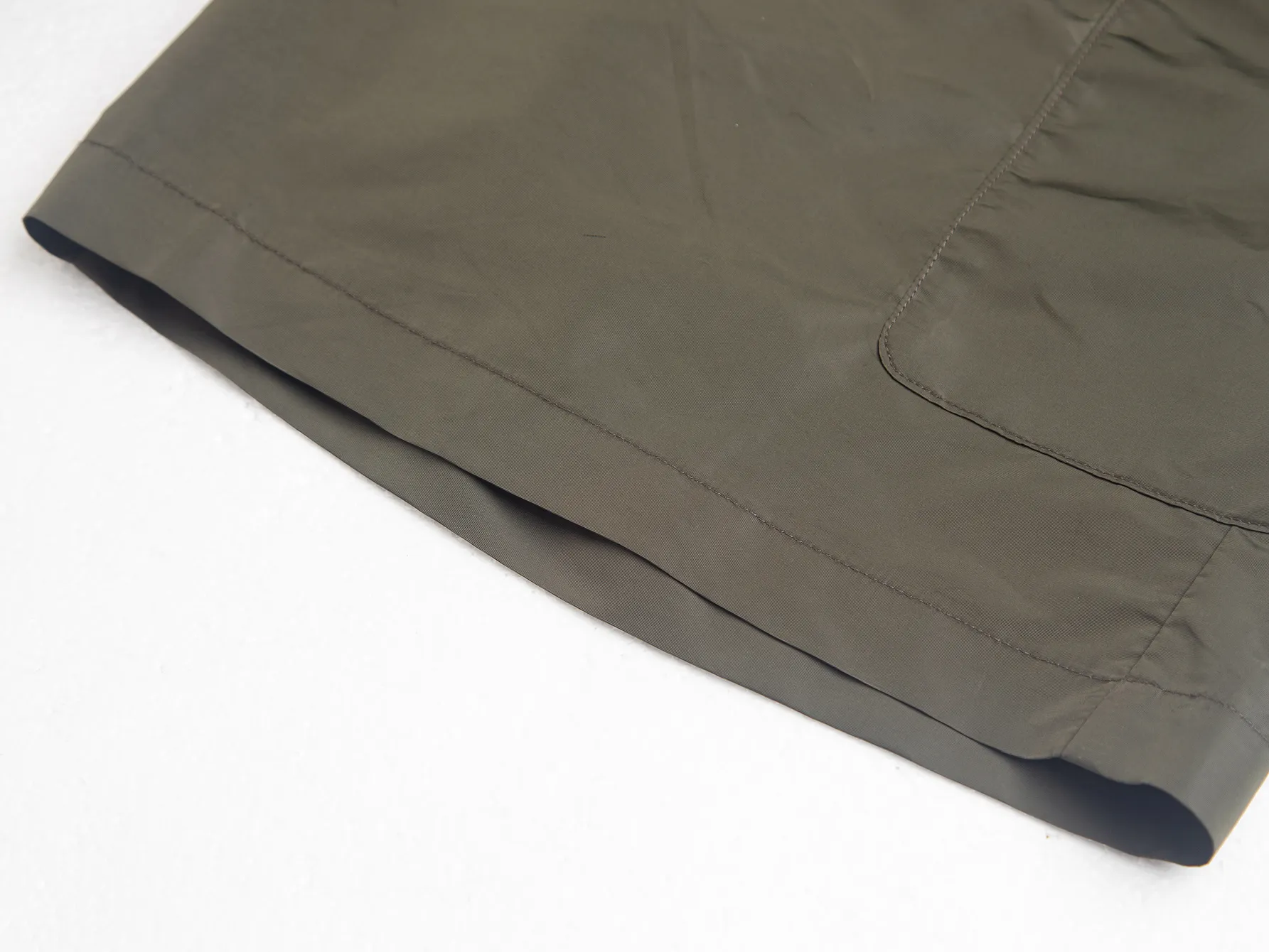 Logo-Appliquéd Re-Nylon Cargo Shorts D17016221 — view 11