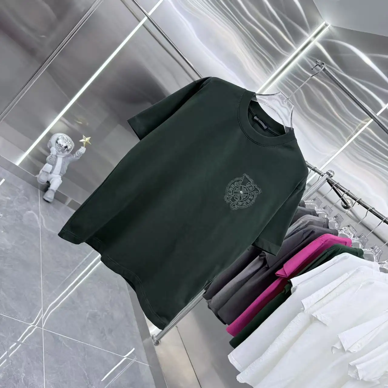 Embellished Horseshoe Logo T-Shirt D17514306 — view 2
