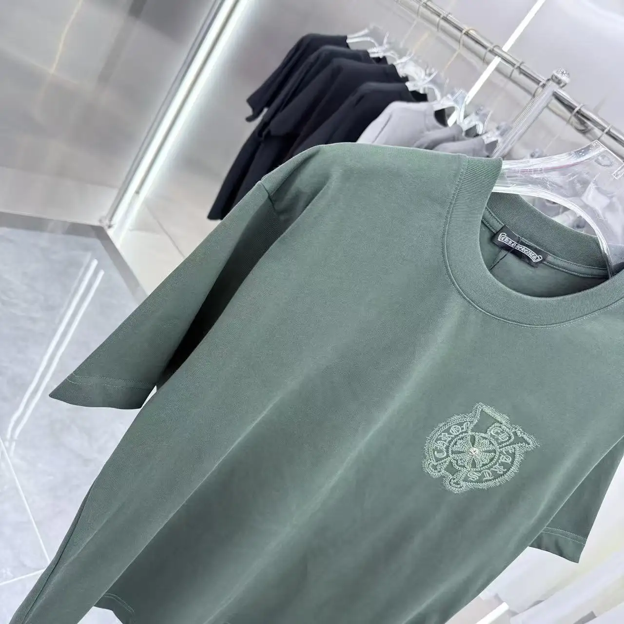 Embellished Horseshoe Logo T-Shirt D17514306 — view 4