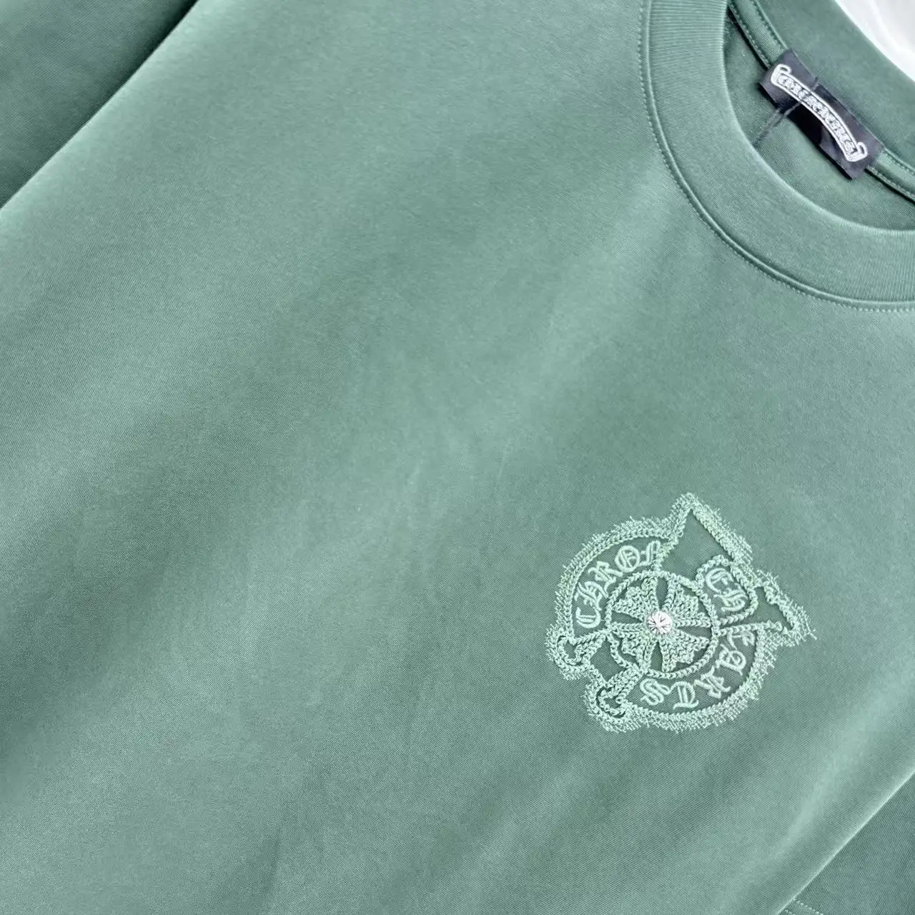 Embellished Horseshoe Logo T-Shirt D17514306 — view 5