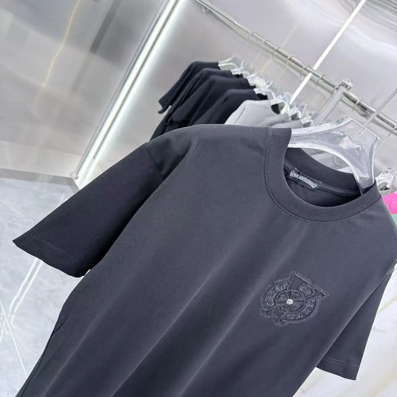 Horseshoe Logo Embellished T-Shirt D17514305 — view 4