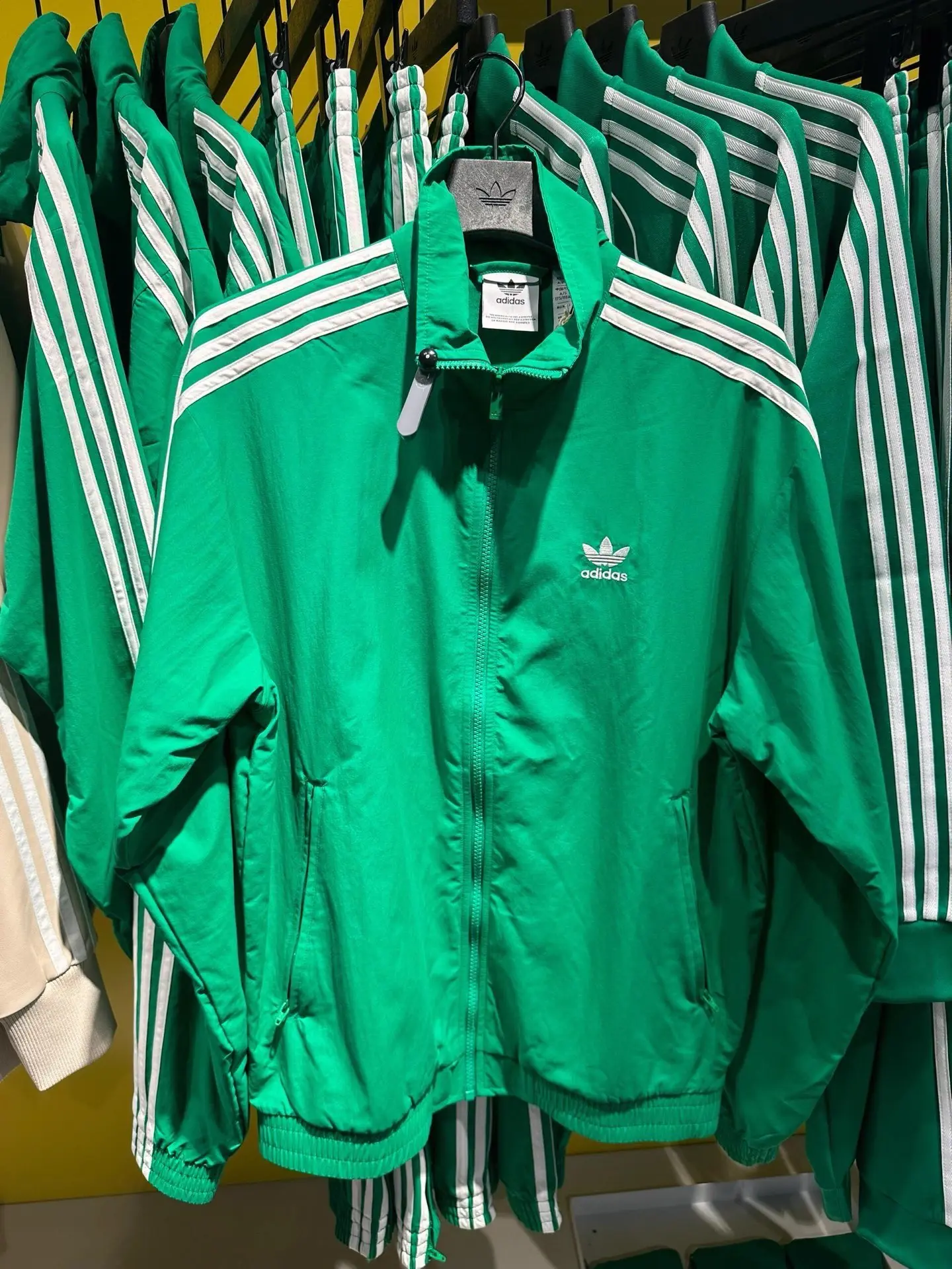 Adicolor Classics 3-Stripes Track Jacket D17514408 — view 3