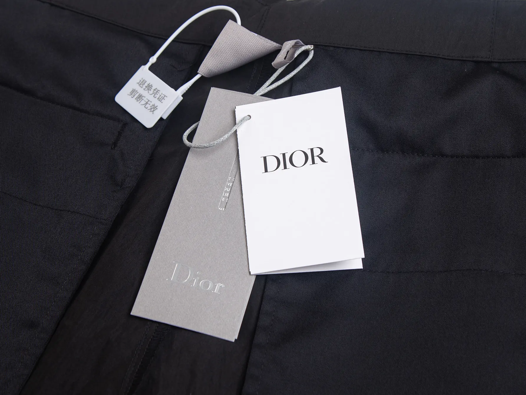 Logo-Embellished Cotton Cargo Shorts D17516290 — view 11