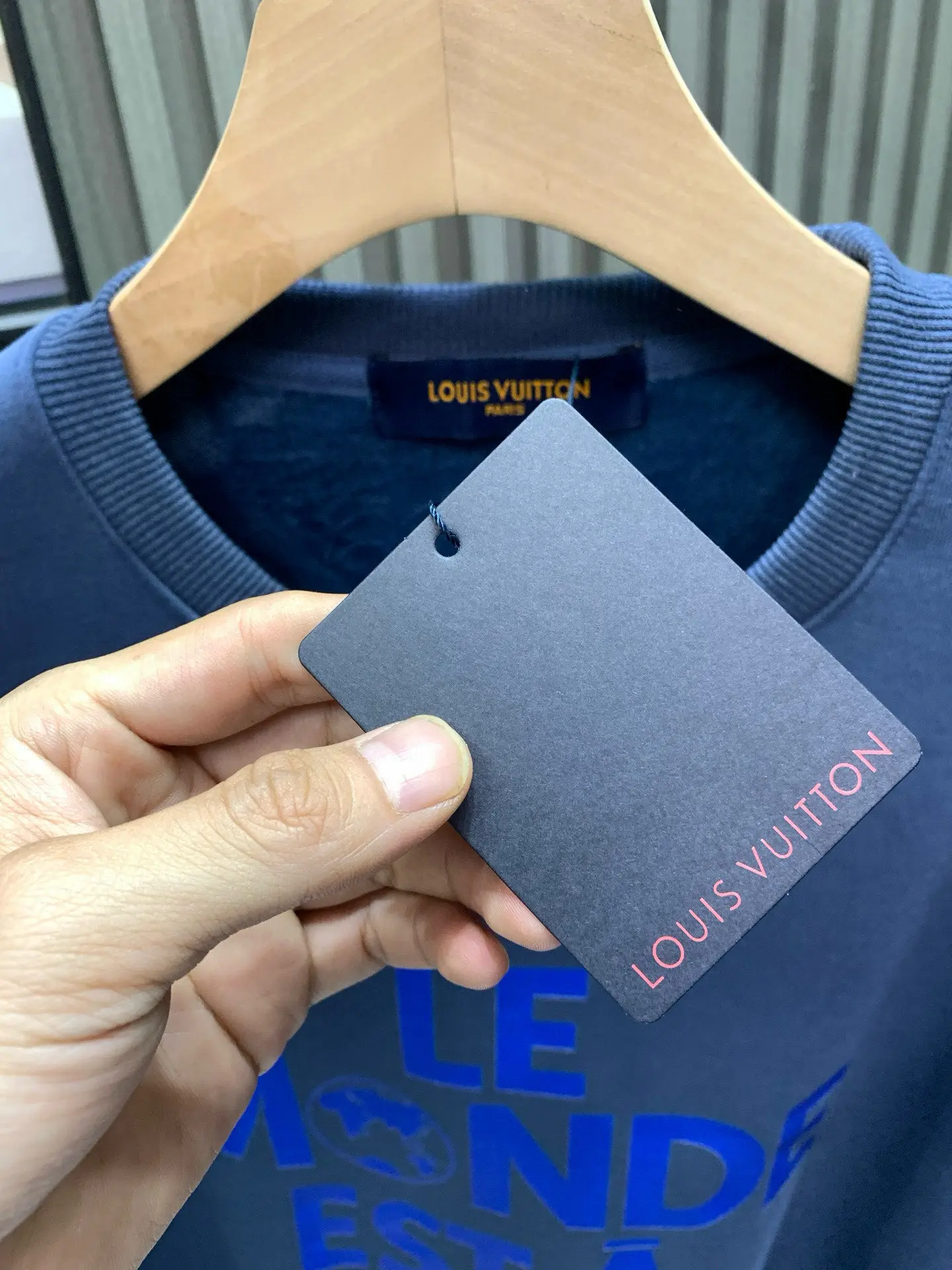 Le Monde Est À Vous Graphic Sweatshirt D17514534 — view 5