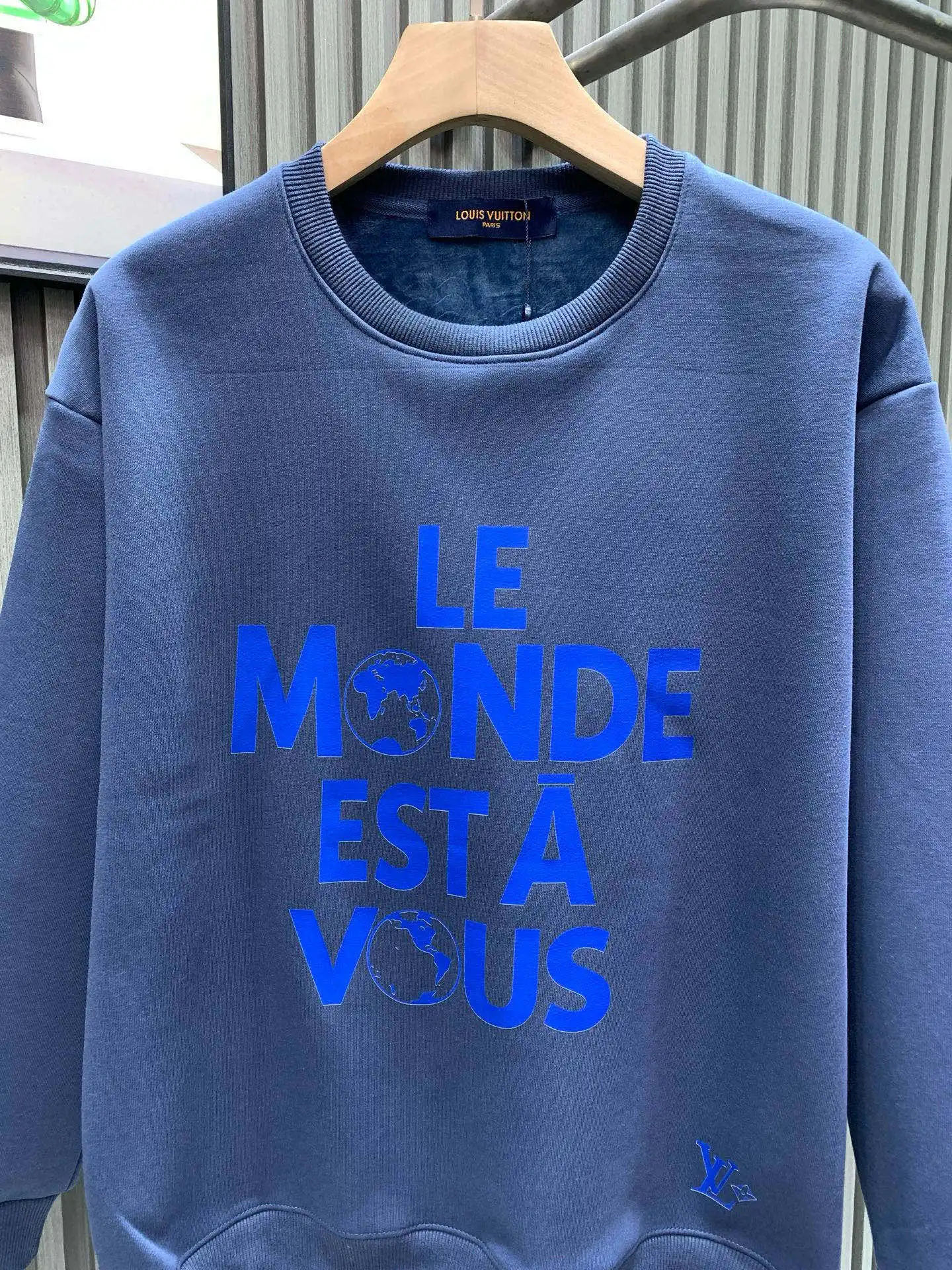 Le Monde Est À Vous Graphic Sweatshirt D17514534 — view 6
