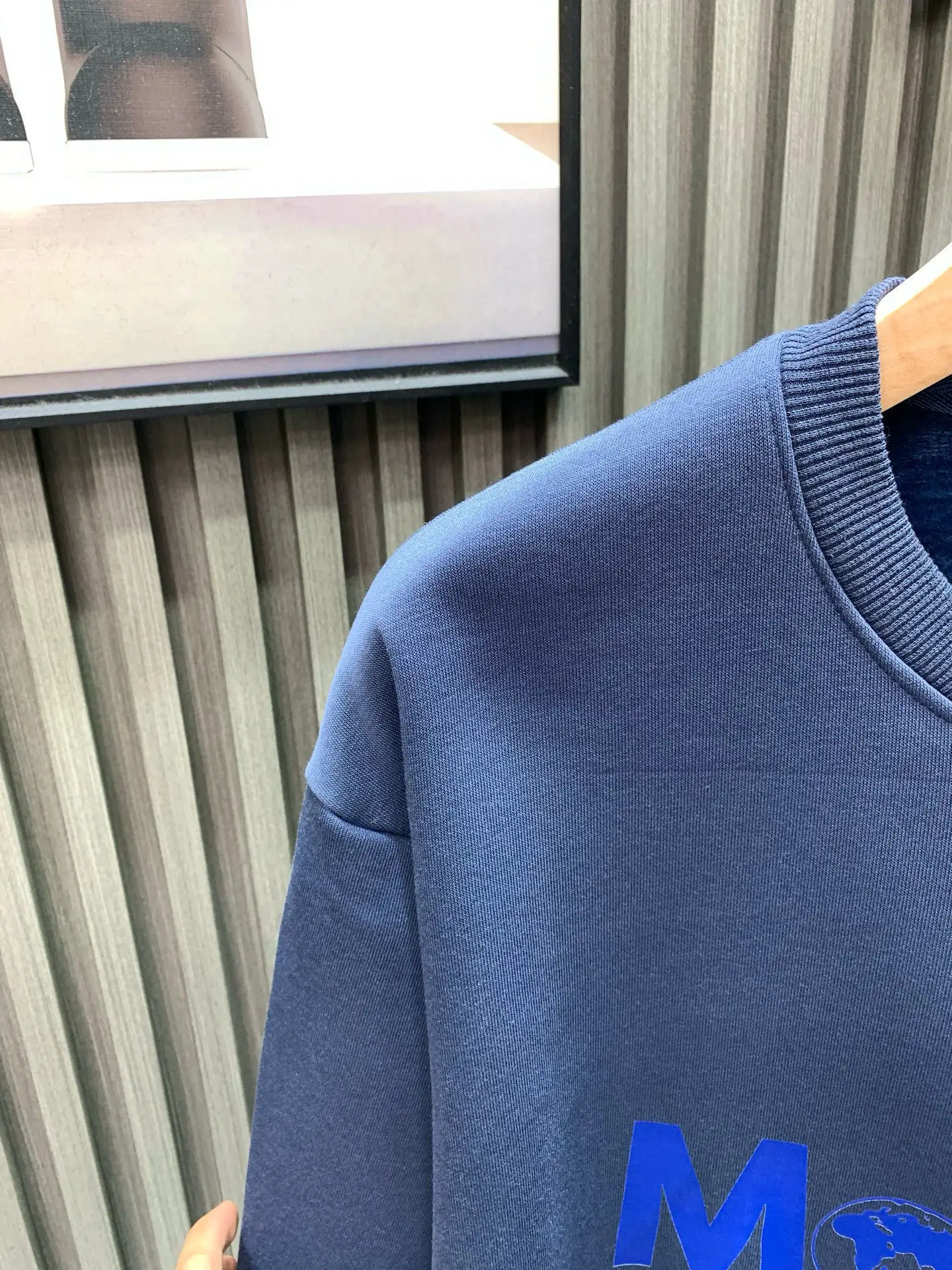 Le Monde Est À Vous Graphic Sweatshirt D17514534 — view 7