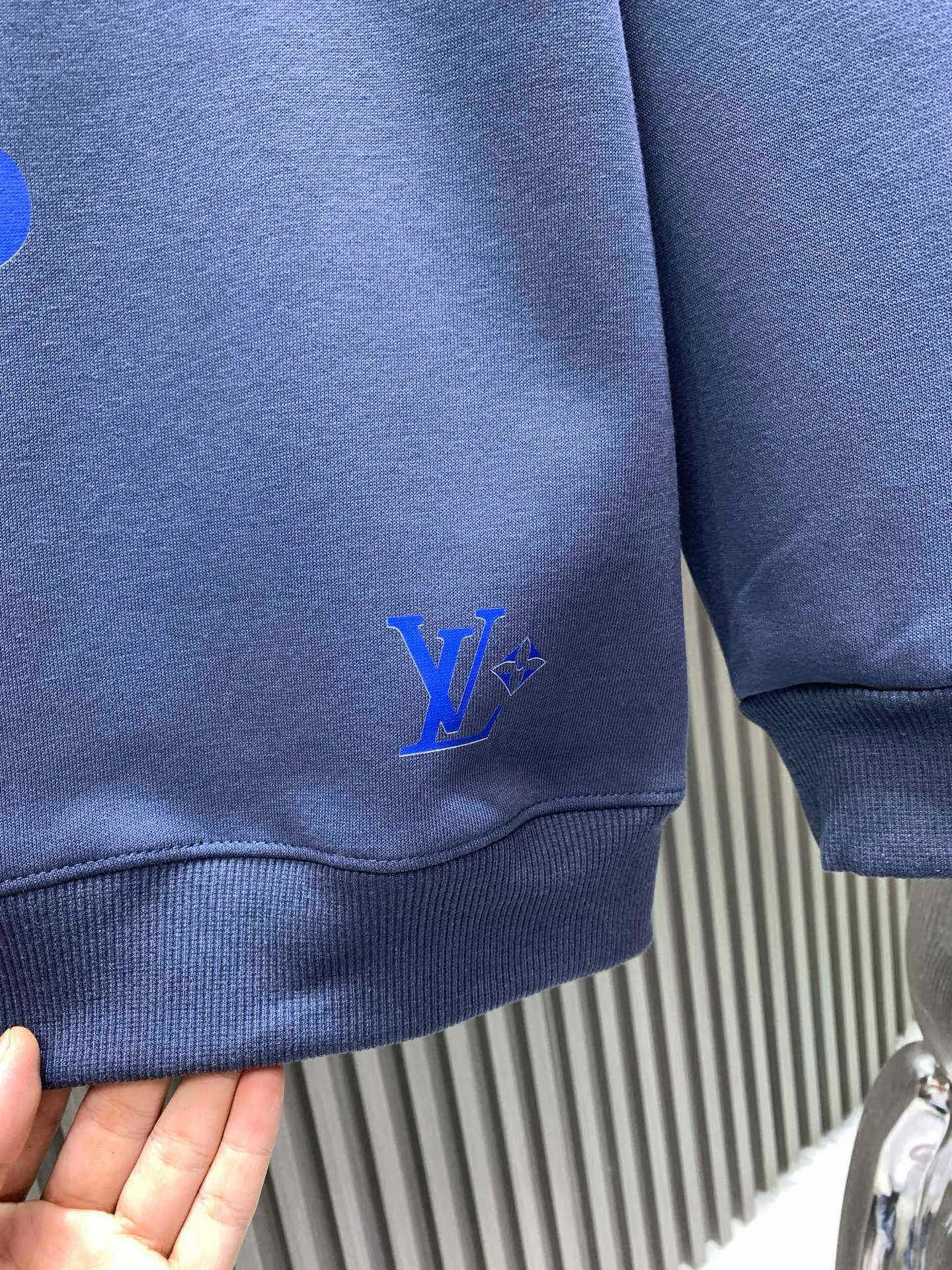 Le Monde Est À Vous Graphic Sweatshirt D17514534 — view 9