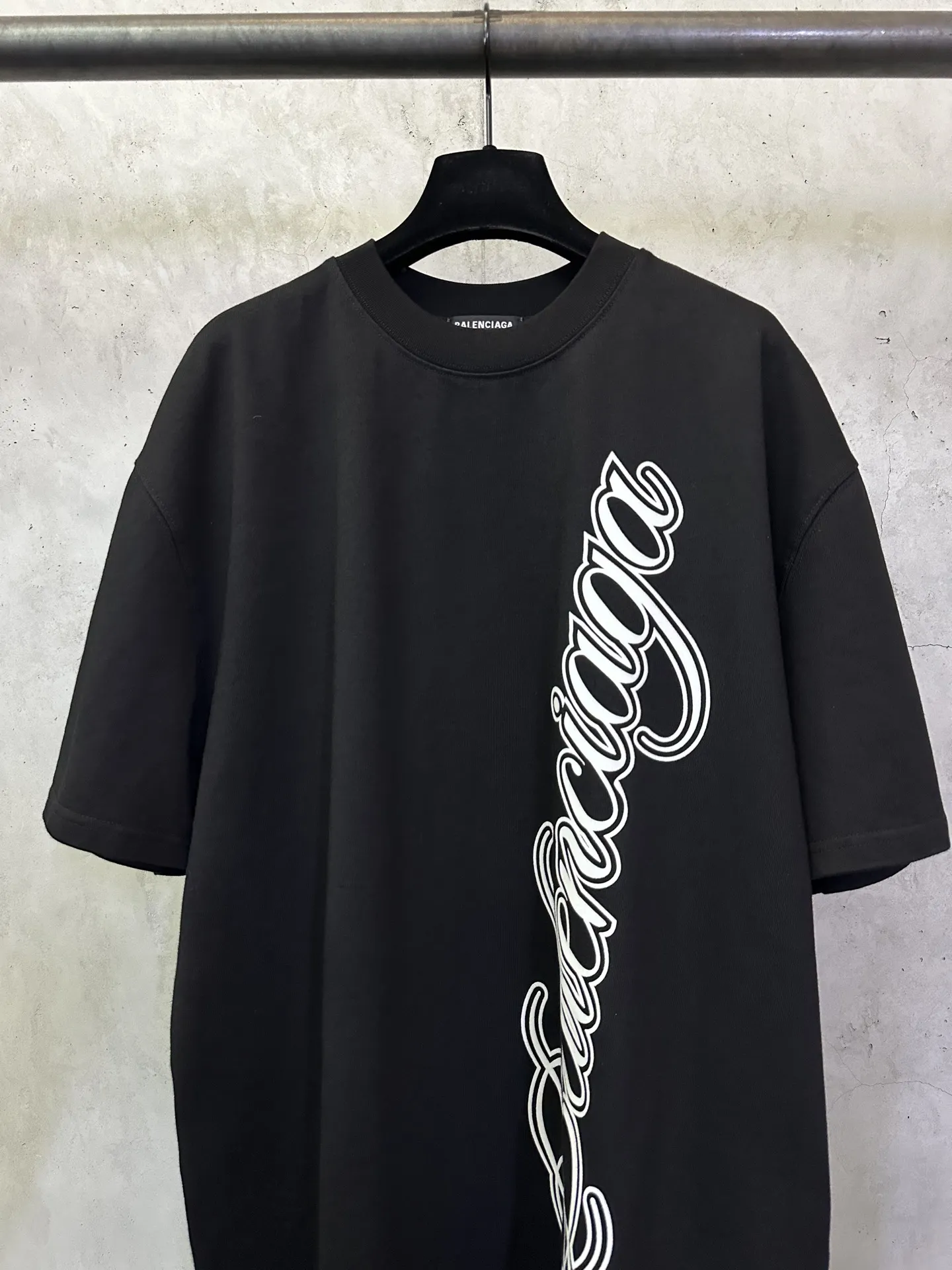 Cursive Logo Flocked Cotton T-Shirt D17511970 — view 3