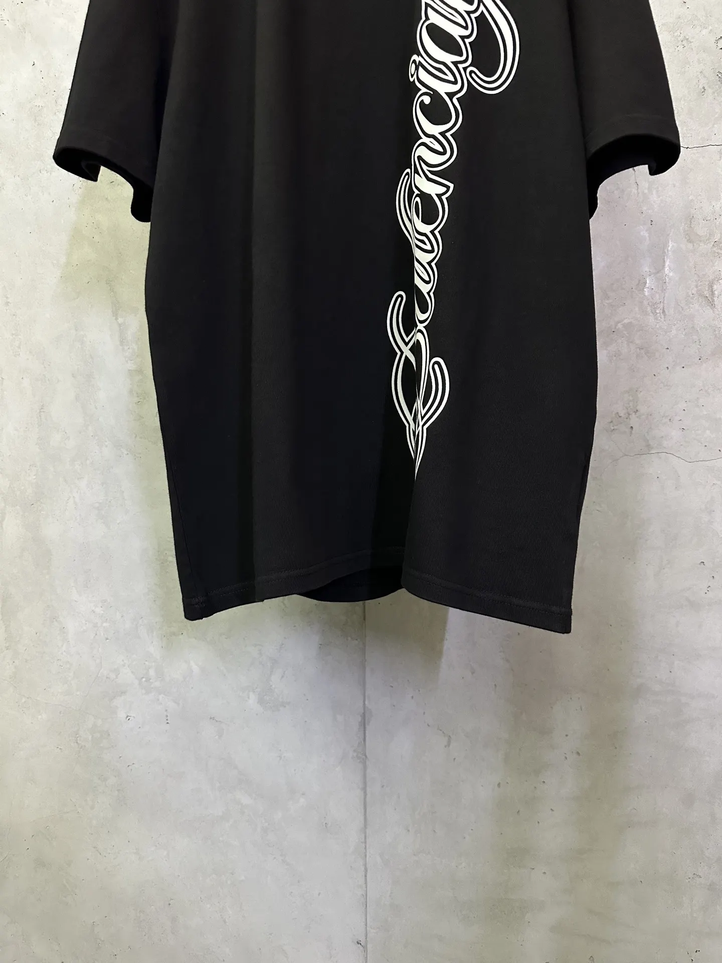 Cursive Logo Flocked Cotton T-Shirt D17511970 — view 4