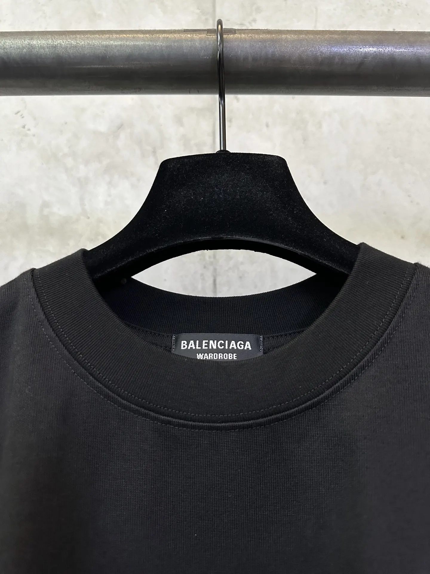 Cursive Logo Flocked Cotton T-Shirt D17511970 — view 7