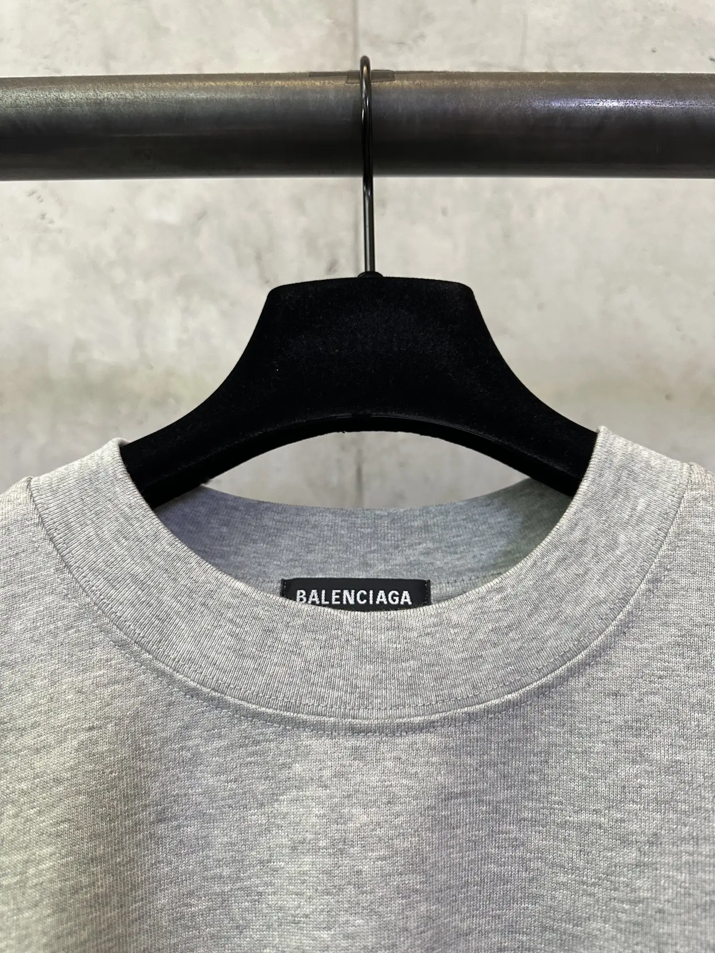 Cursive Logo Flocked Cotton T-Shirt D17511969 — view 7