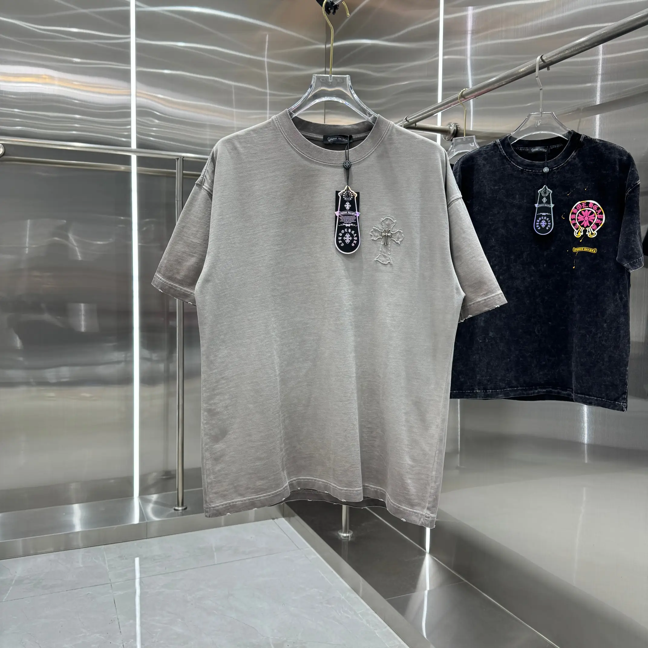 Embroidered Patch Acid-Wash T-Shirt D18014236