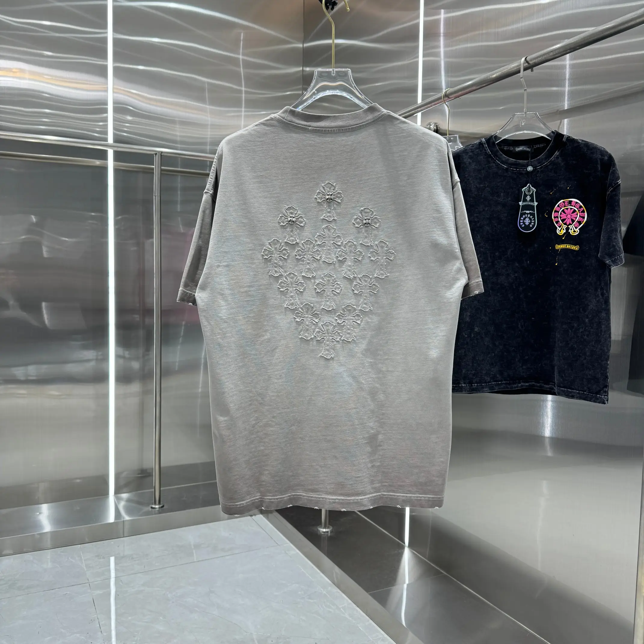 Embroidered Patch Acid-Wash T-Shirt D18014236 — view 2