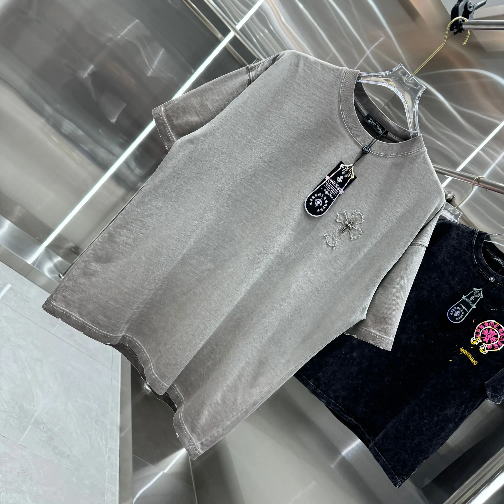 Embroidered Patch Acid-Wash T-Shirt D18014236 — view 3