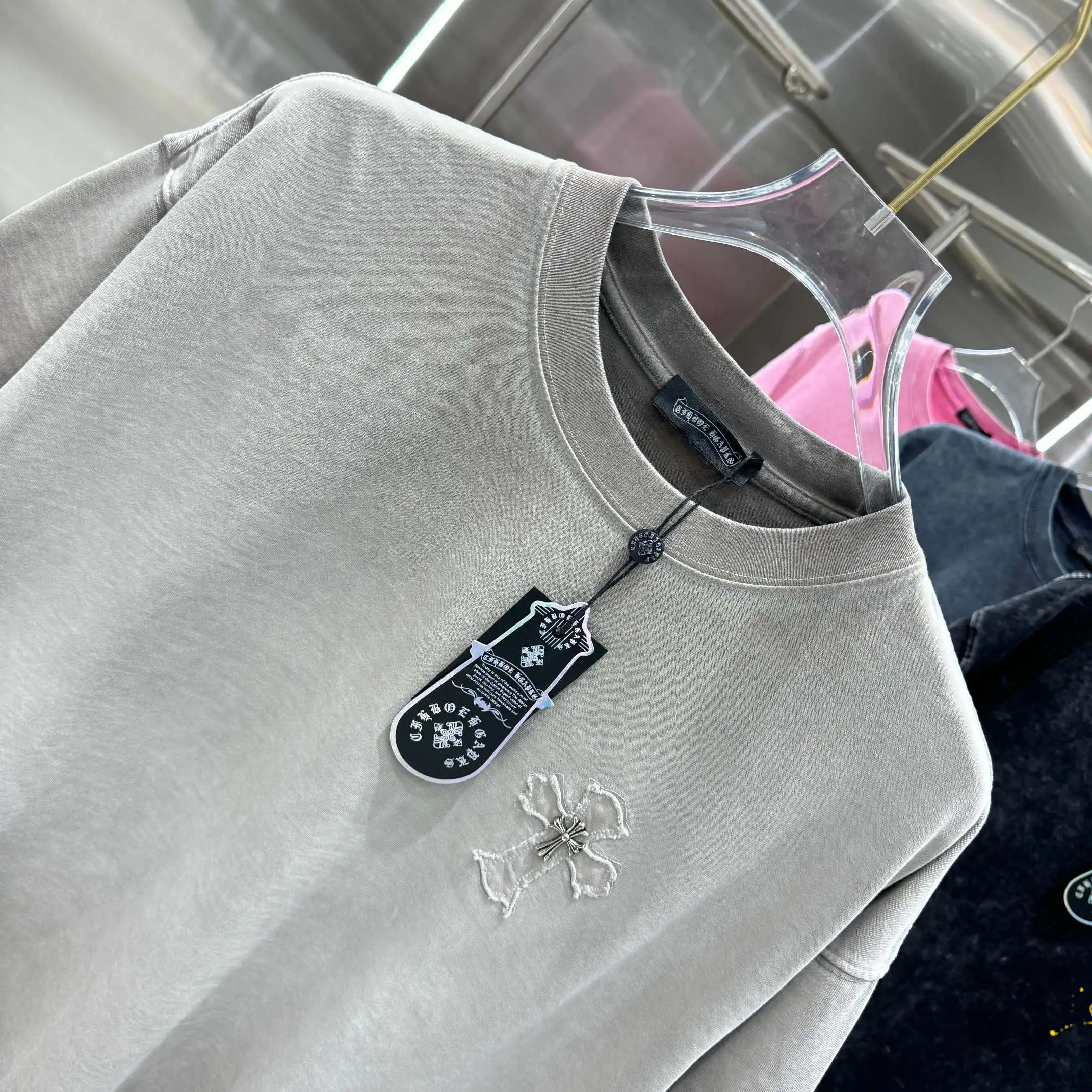 Embroidered Patch Acid-Wash T-Shirt D18014236 — view 4