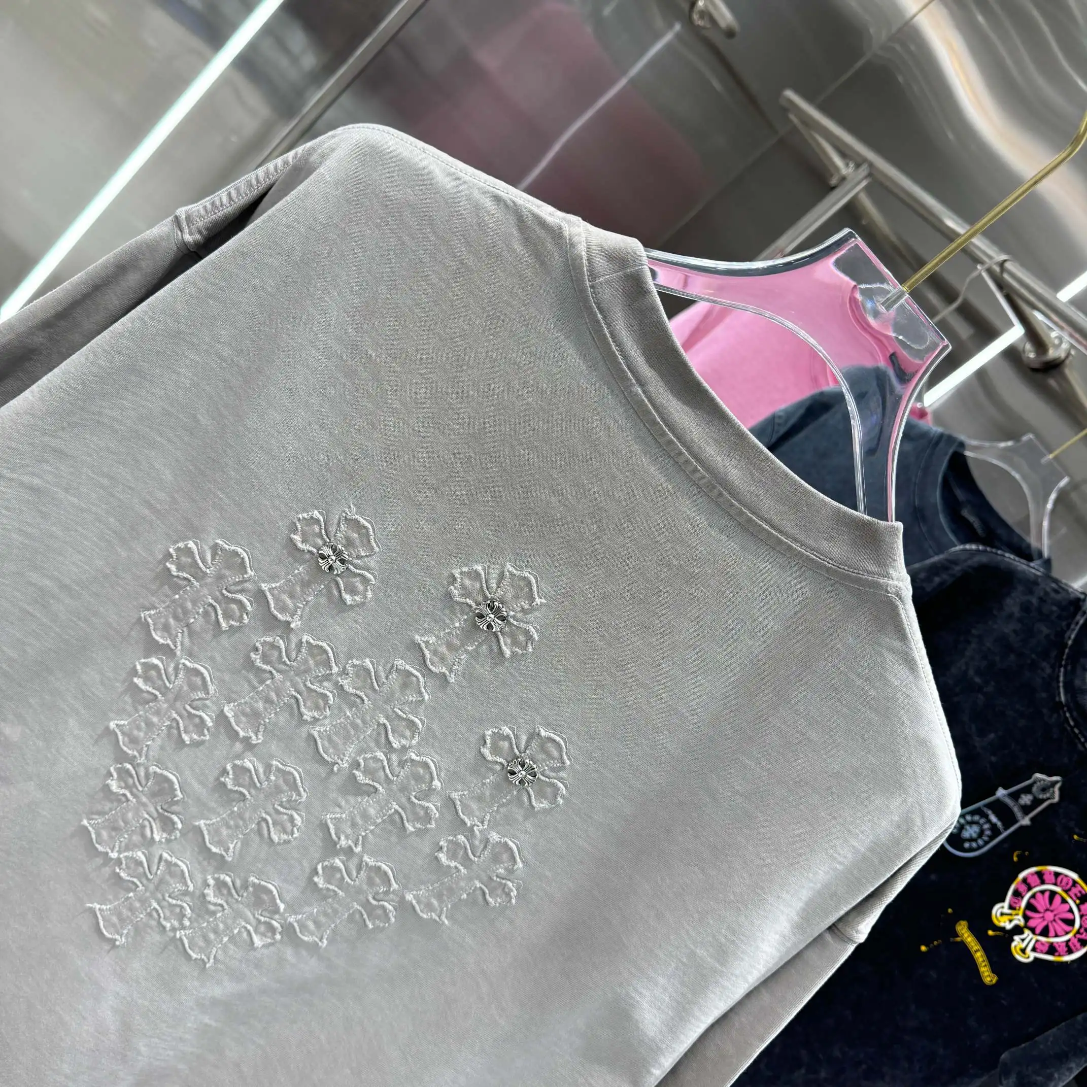 Embroidered Patch Acid-Wash T-Shirt D18014236 — view 5