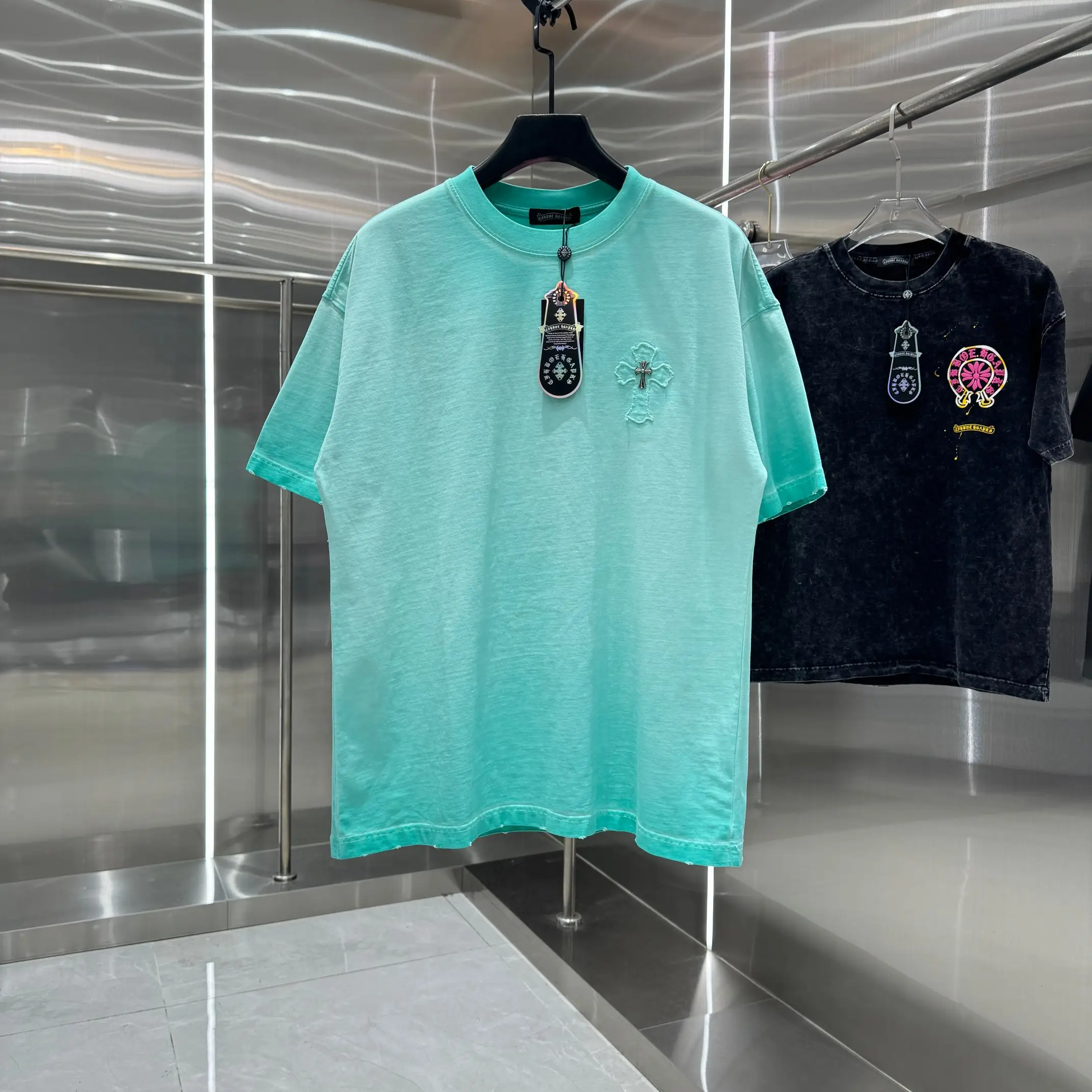Acid-Wash Embroidered Patch T-Shirt D18014238