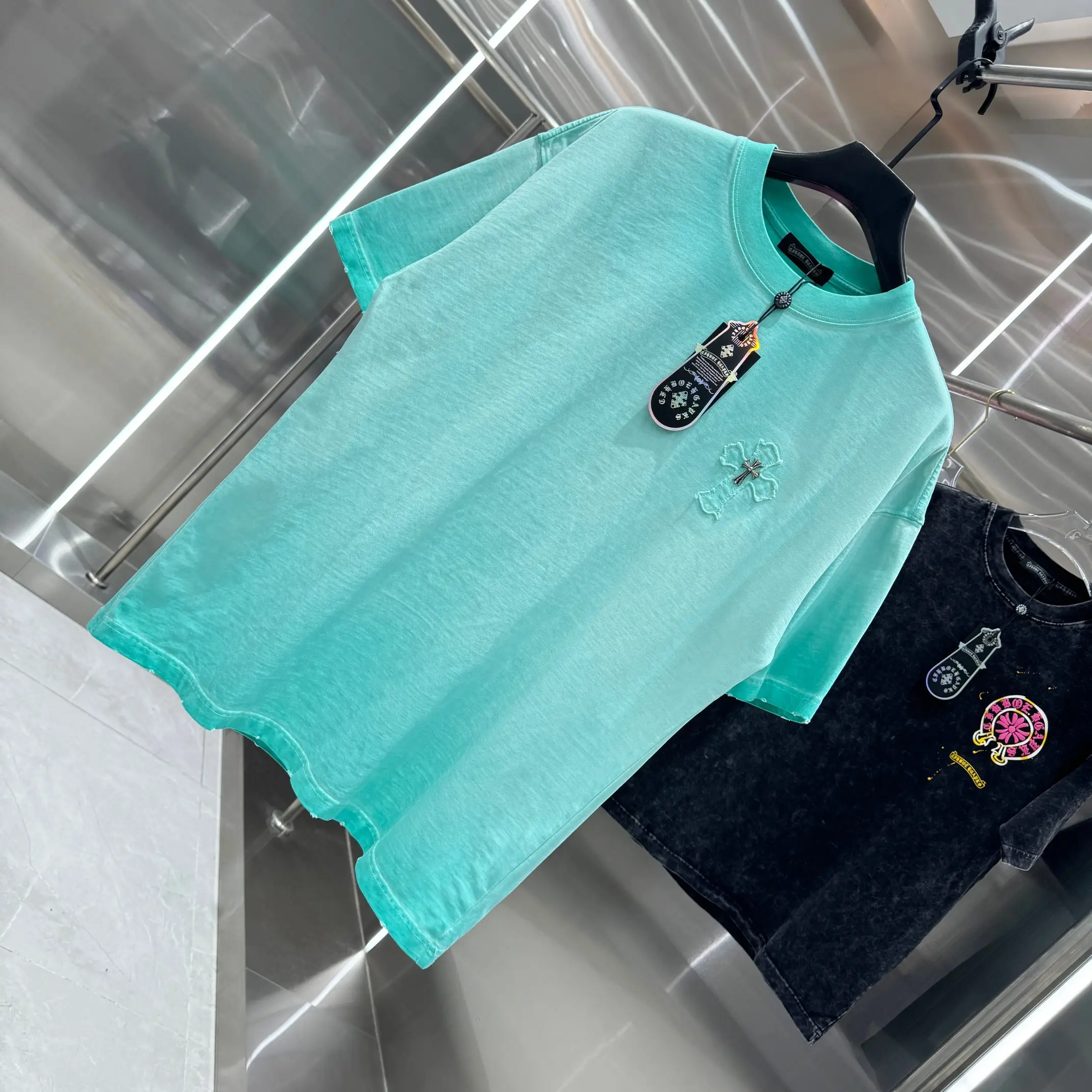 Acid-Wash Embroidered Patch T-Shirt D18014238 — view 3