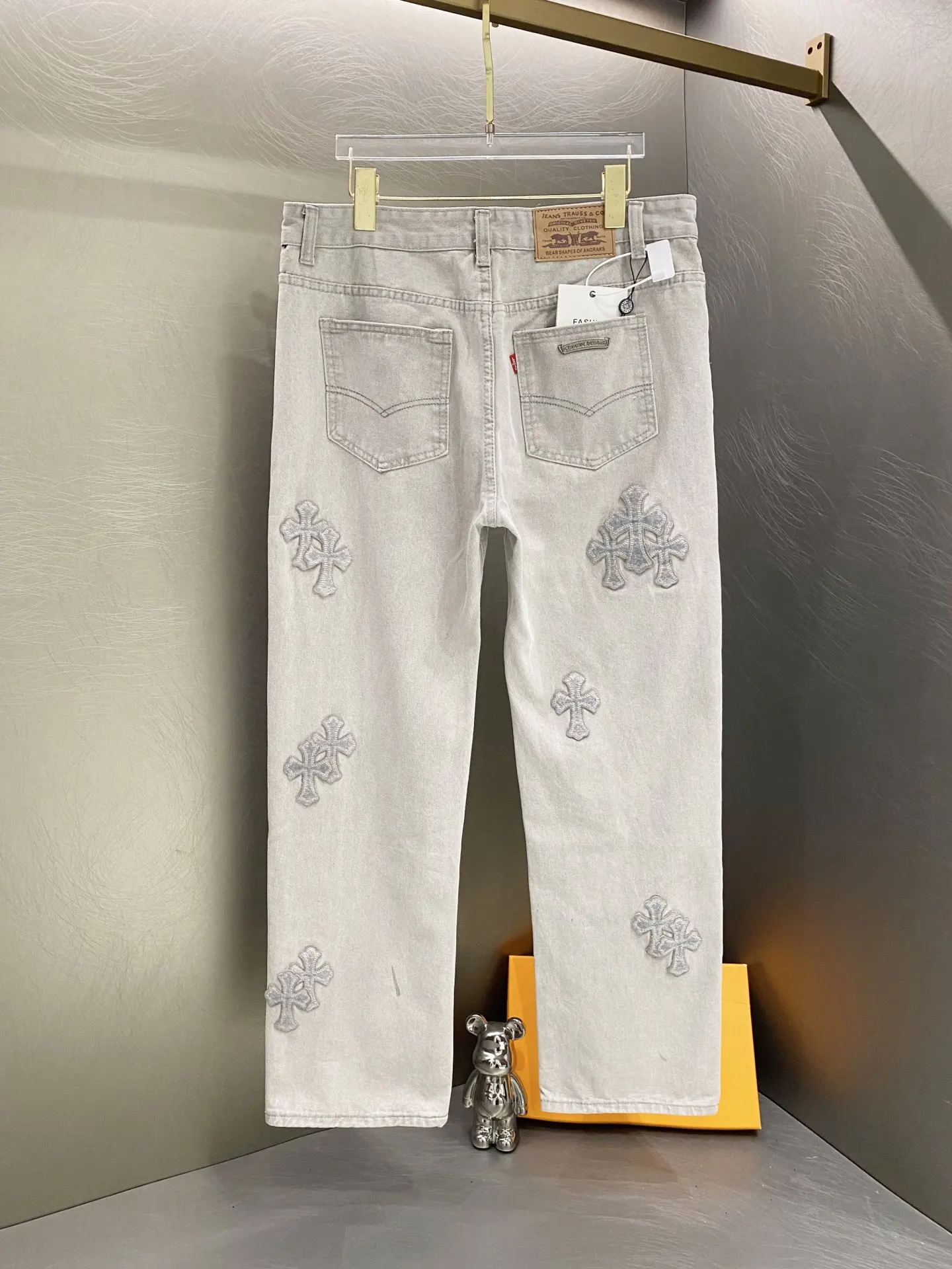 Cross Patch Embroidered Straight-Leg Jeans D18019609 — view 2