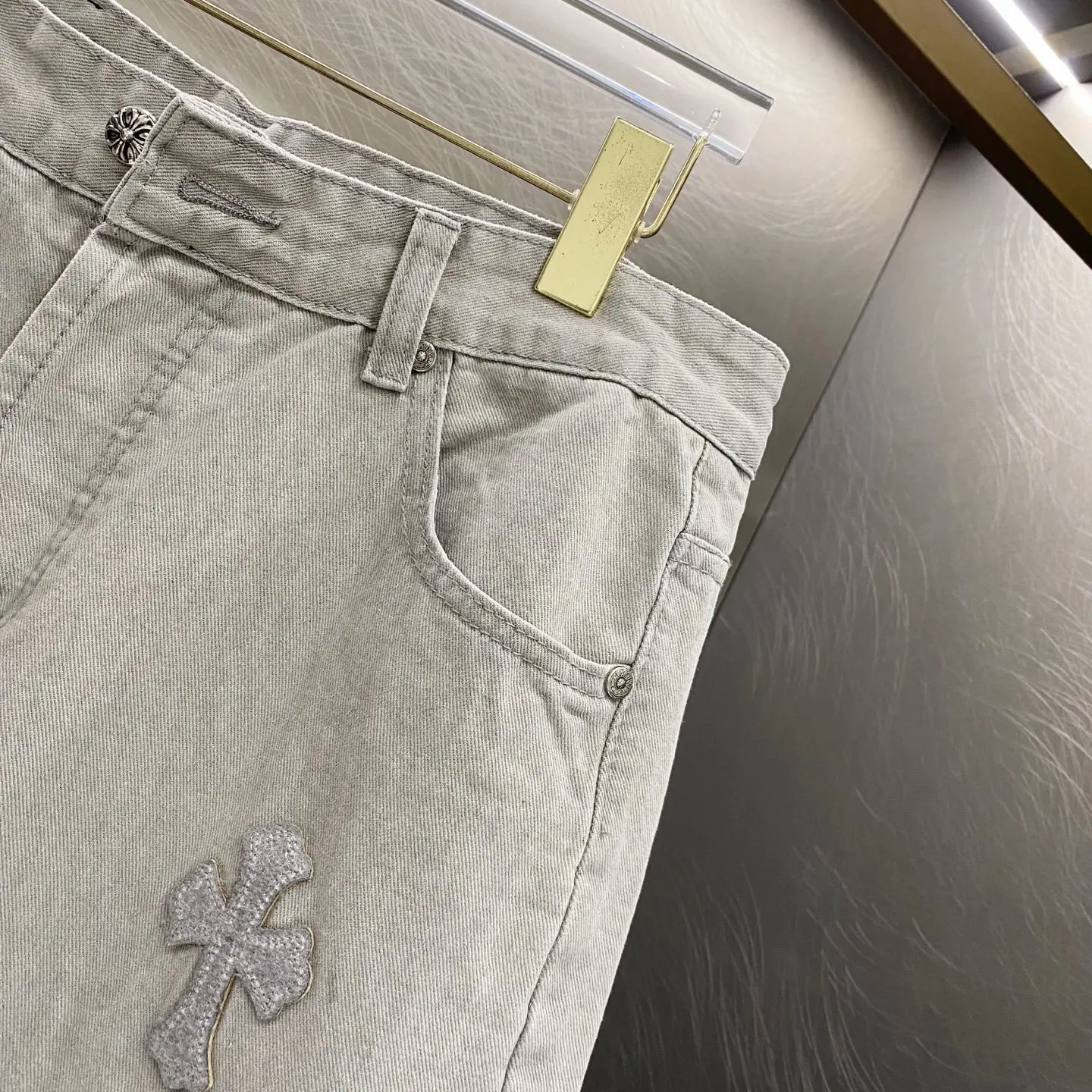 Cross Patch Embroidered Straight-Leg Jeans D18019609 — view 6