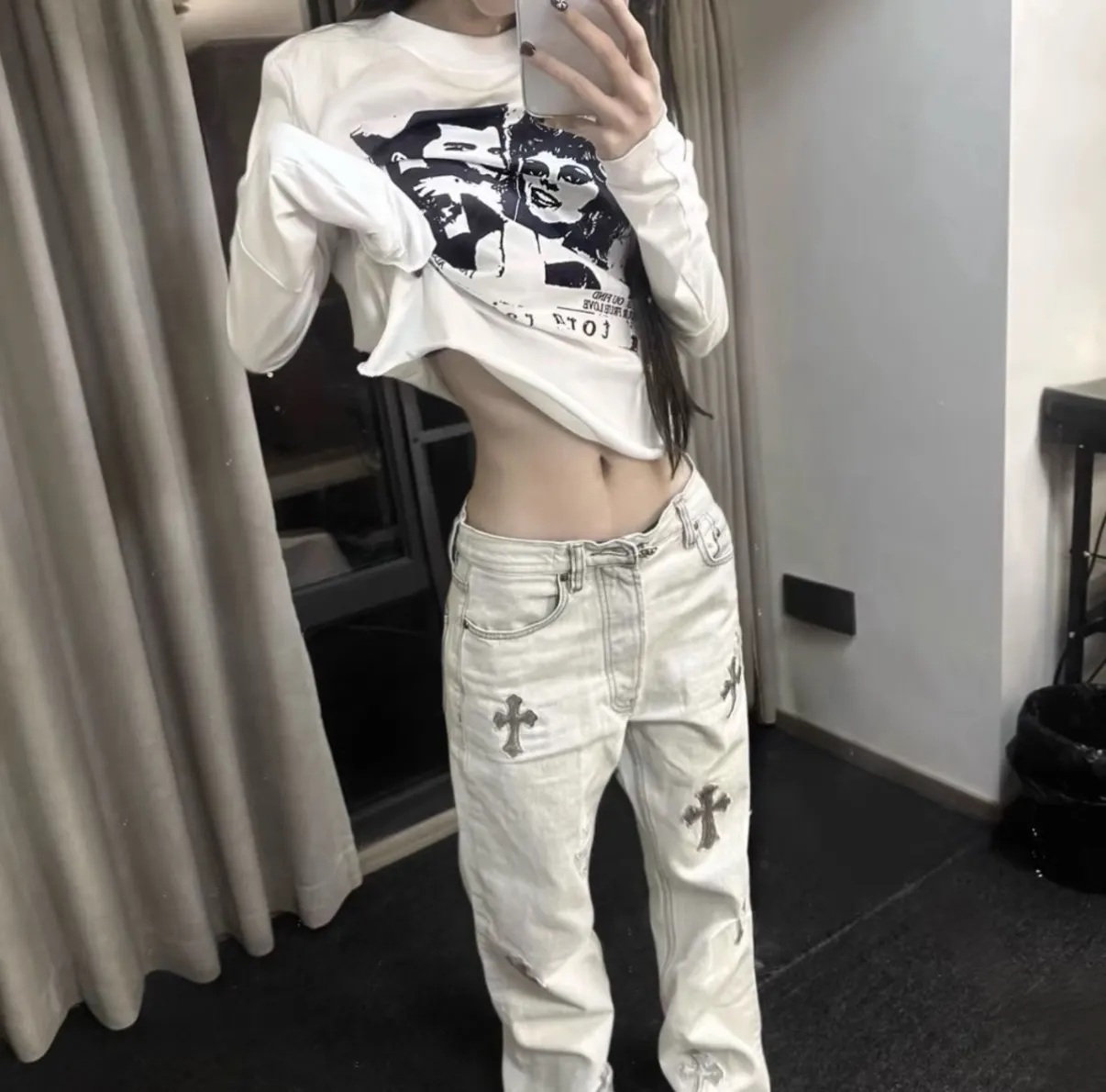 Cross Patch Embroidered Straight-Leg Jeans D18019609 — view 13