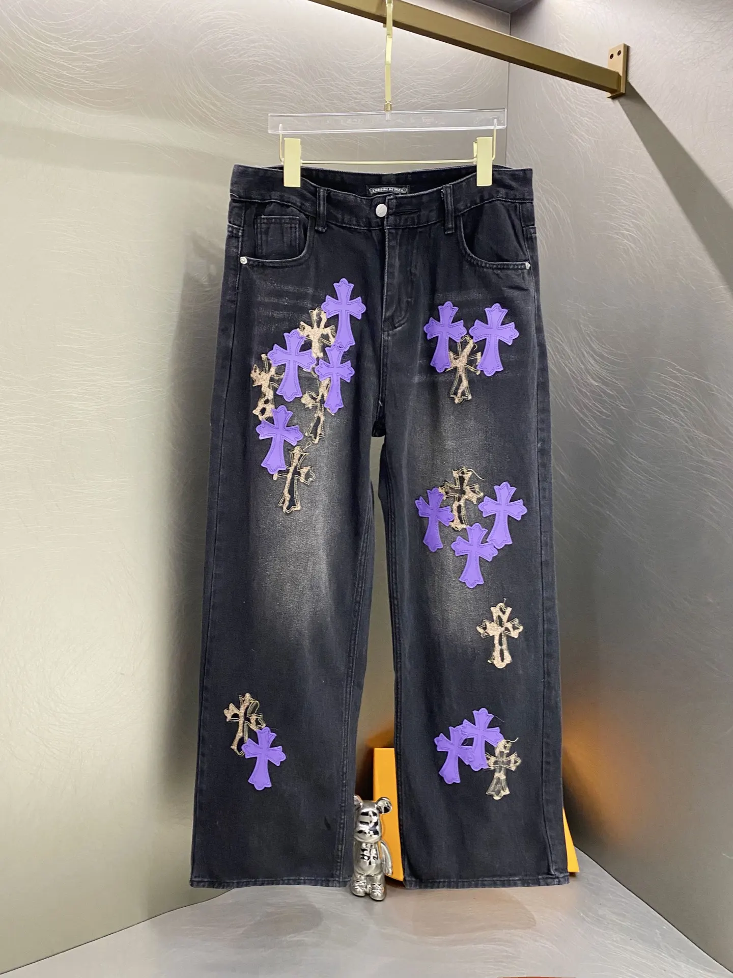 Leopard and Leather Cross Patch Straight-Leg Jeans D18019608