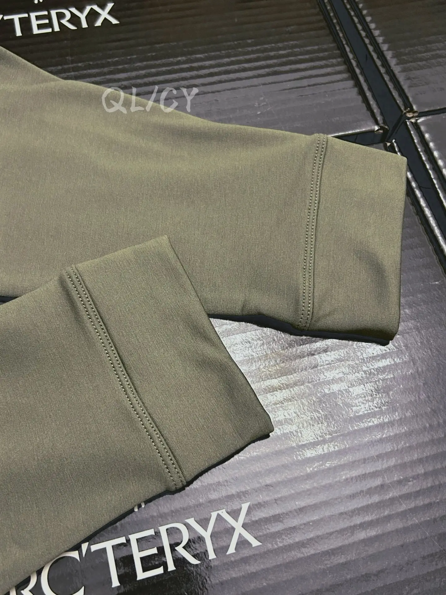 Rho LT Crew-Neck Fleece Base Layer D18020975 — view 6