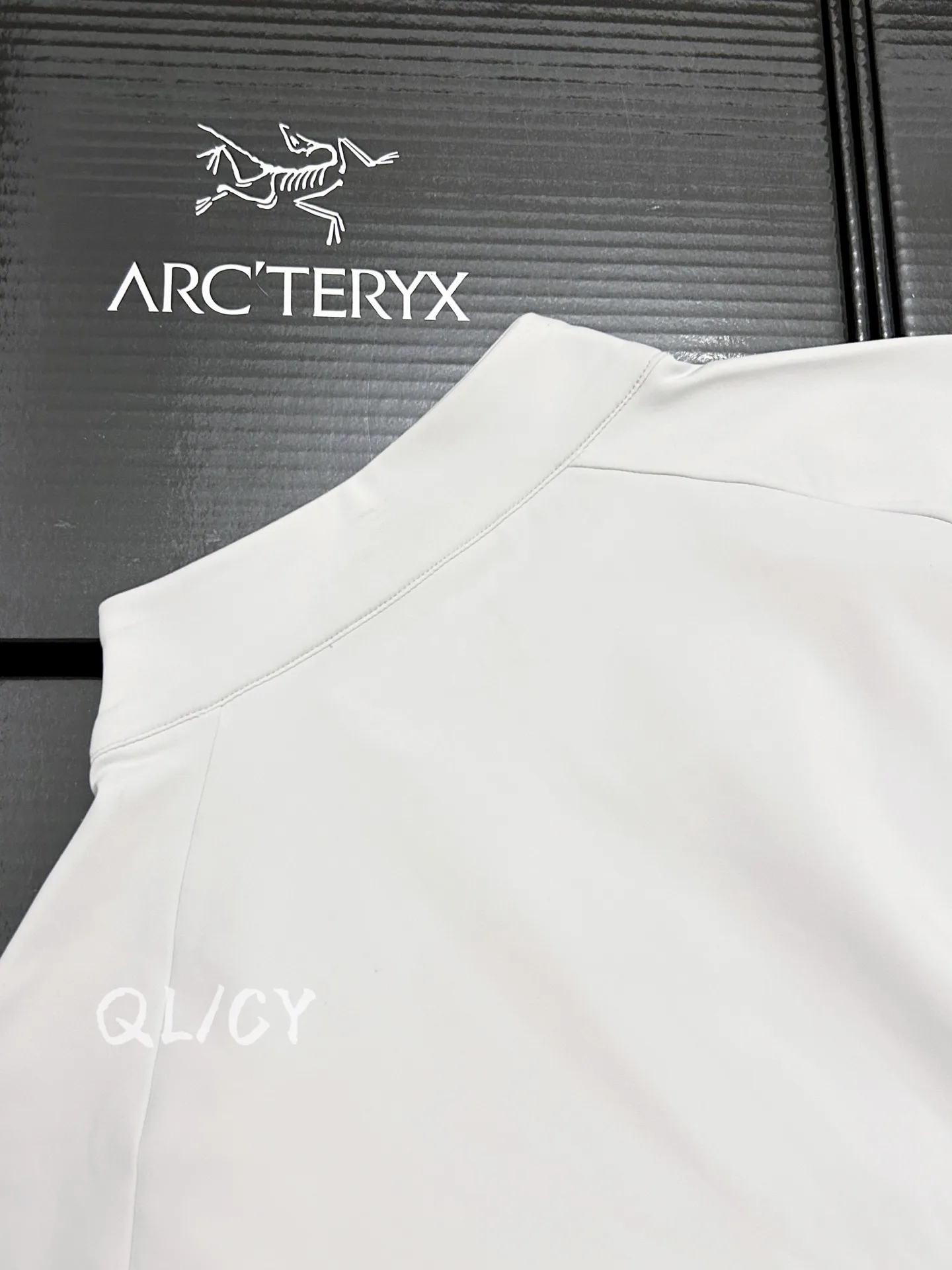 Delta Zip-Neck Fleece Sweatshirt D18020980 — view 9