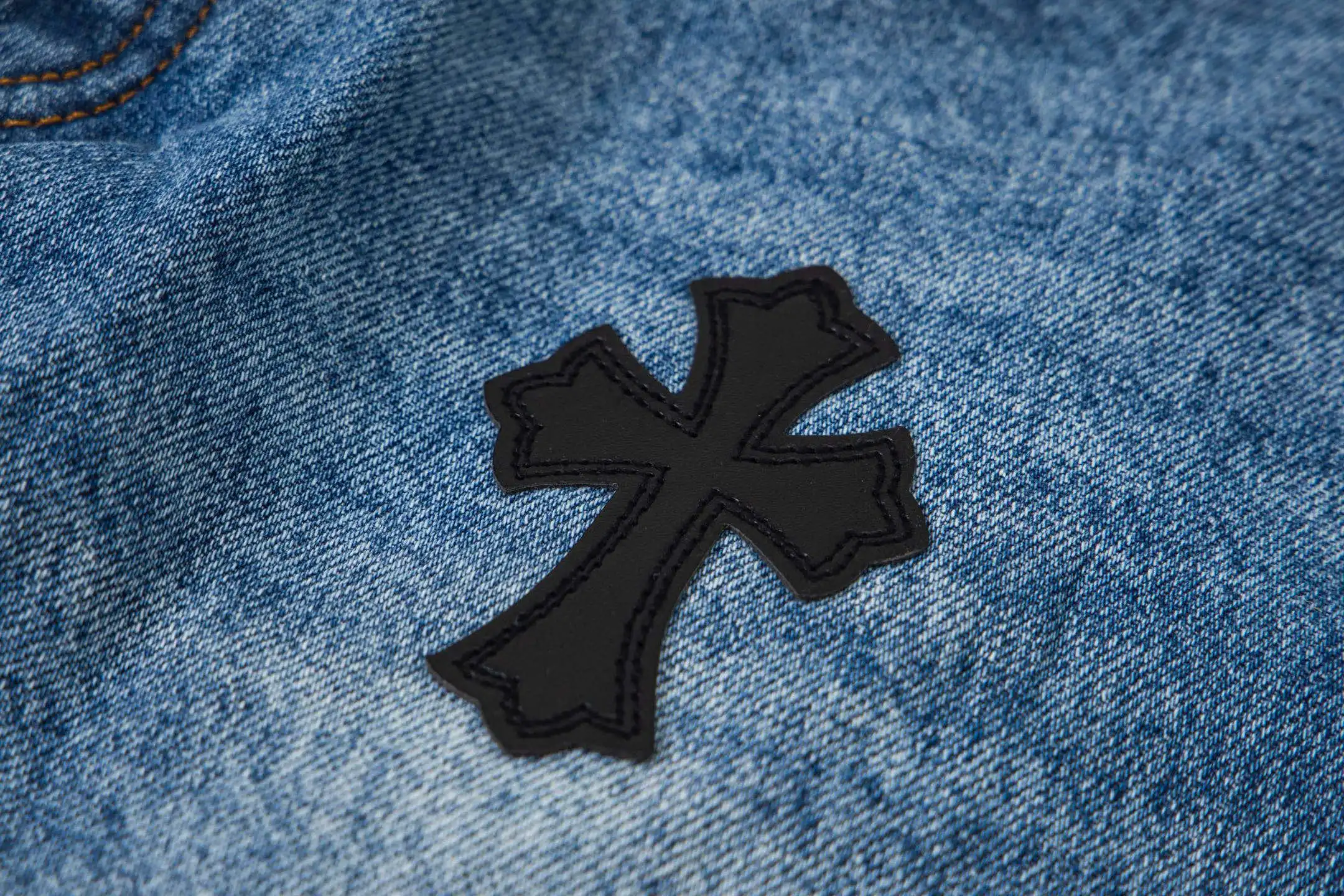 Cross Patch Straight-Leg Denim Jeans D18019760 — view 13