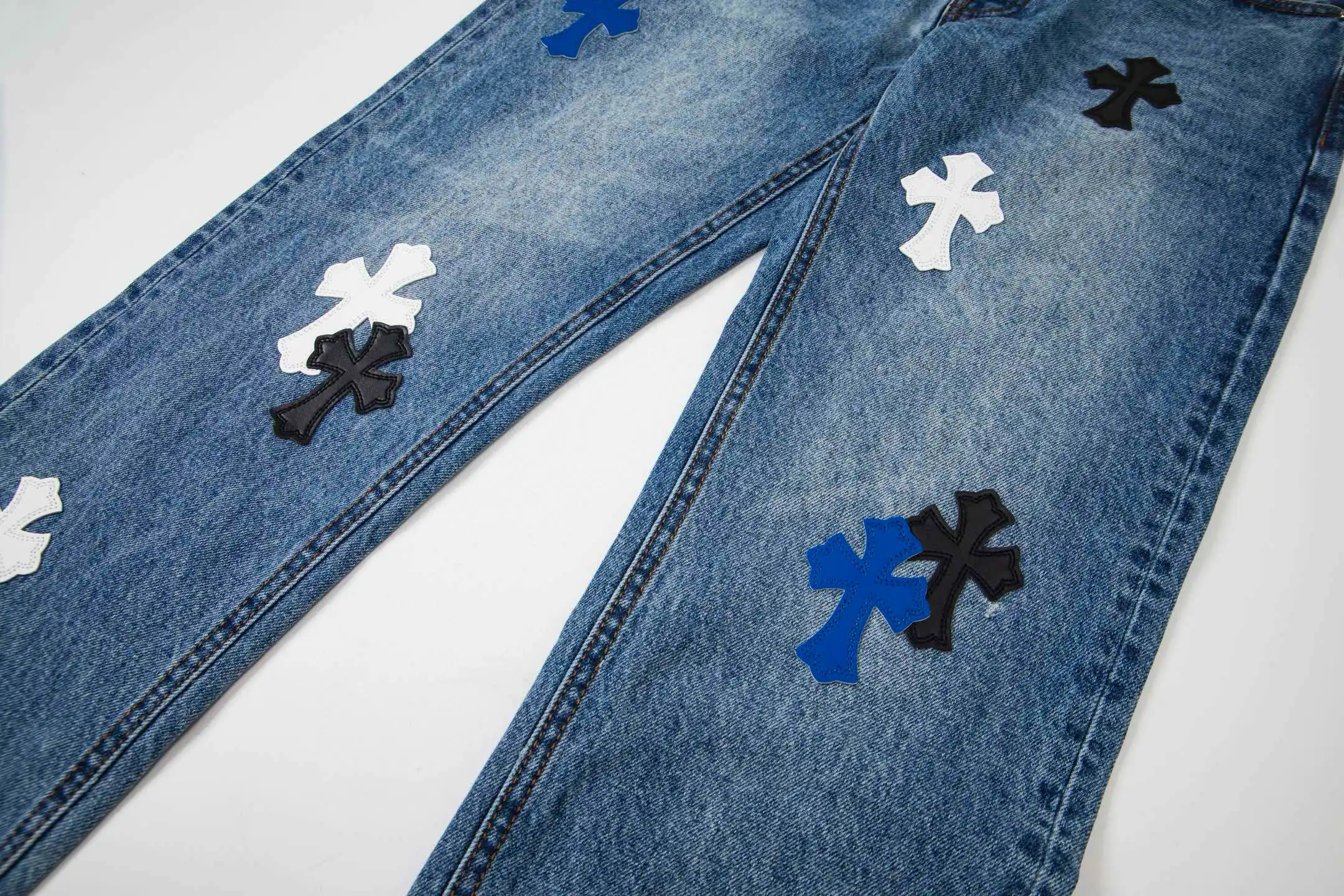 Cross Patch Straight-Leg Denim Jeans D18019760 — view 15
