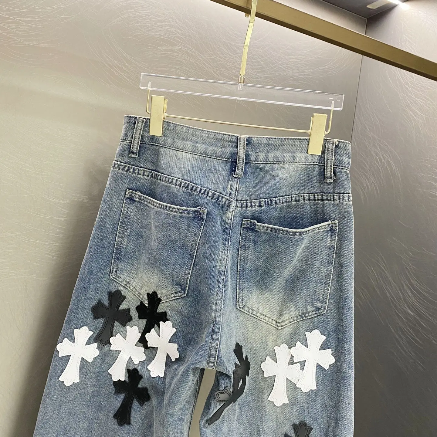 Cross Patch Straight-Leg Jeans D18519619 — view 3