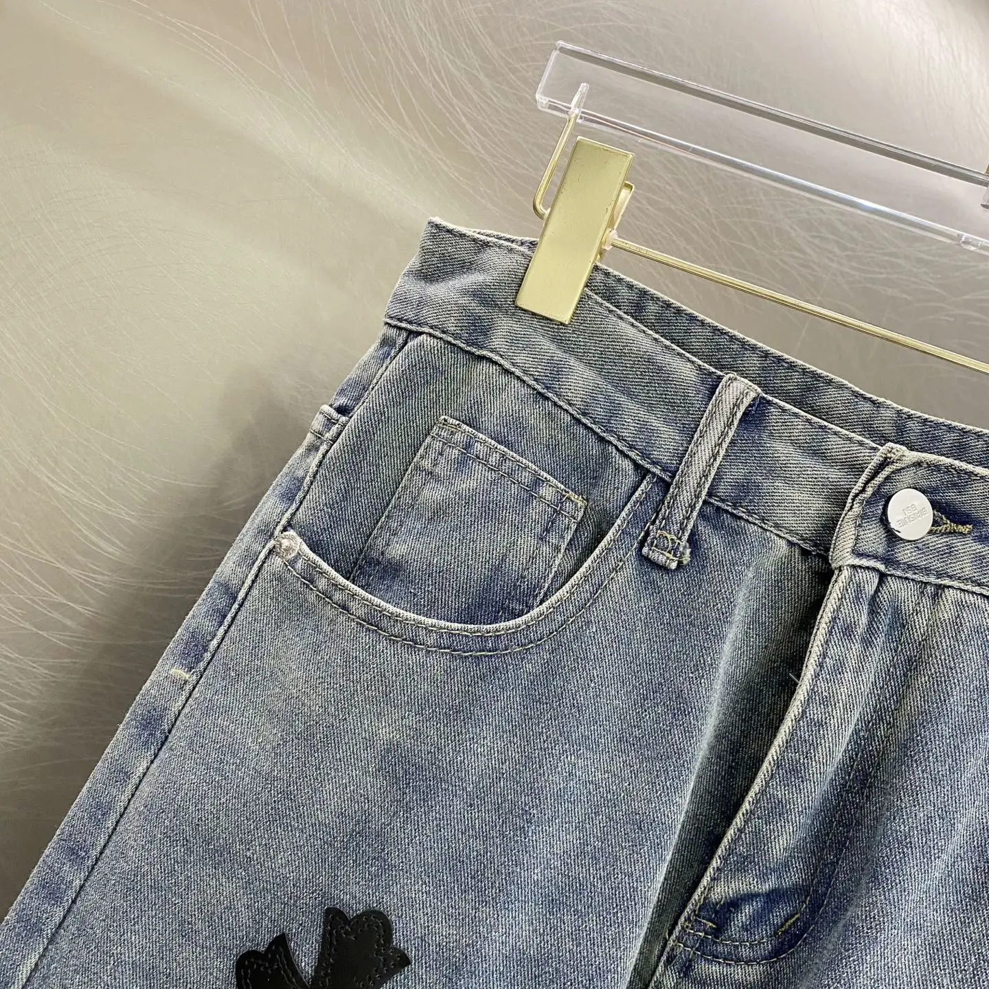 Cross Patch Straight-Leg Jeans D18519619 — view 6