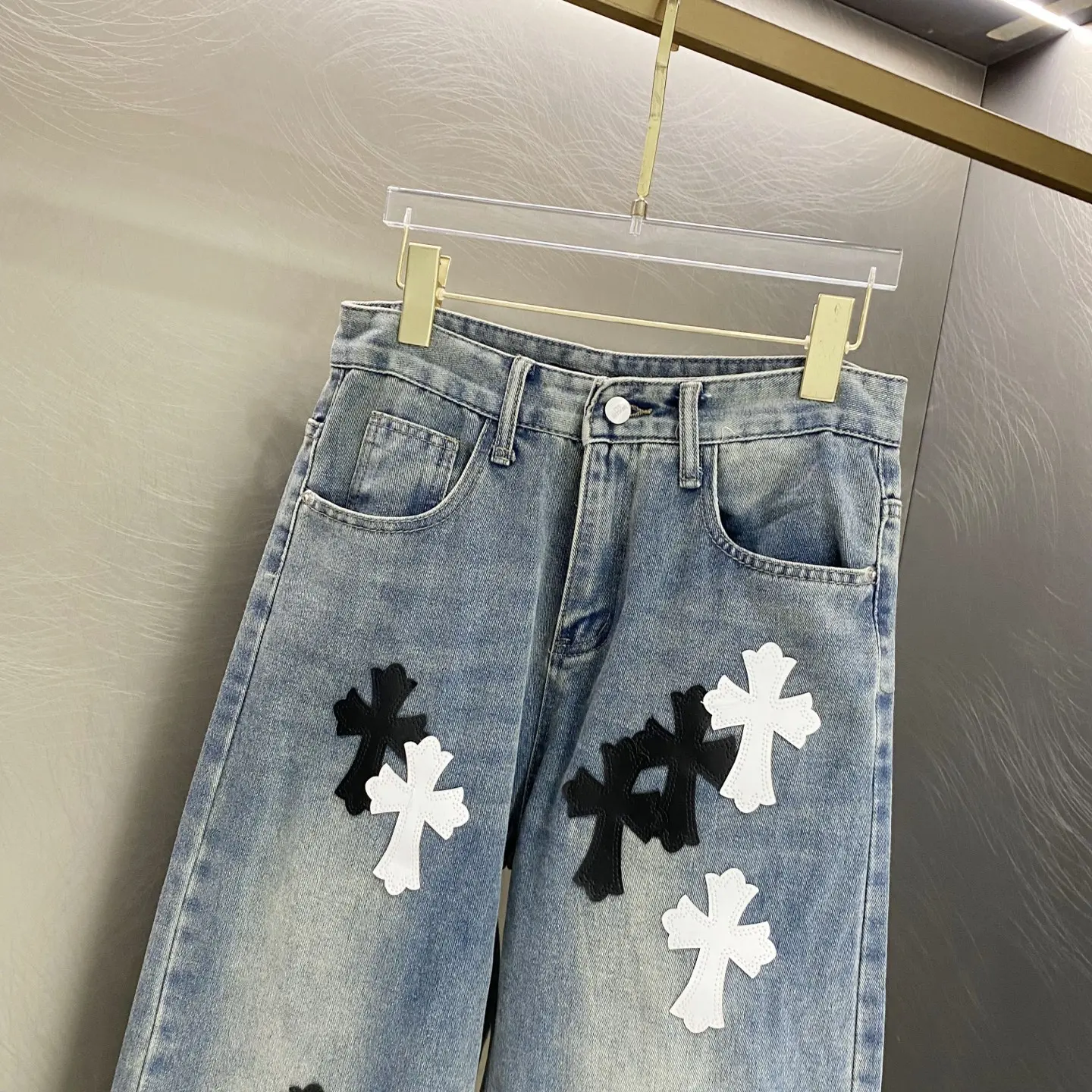 Cross Patch Straight-Leg Jeans D18519619 — view 7