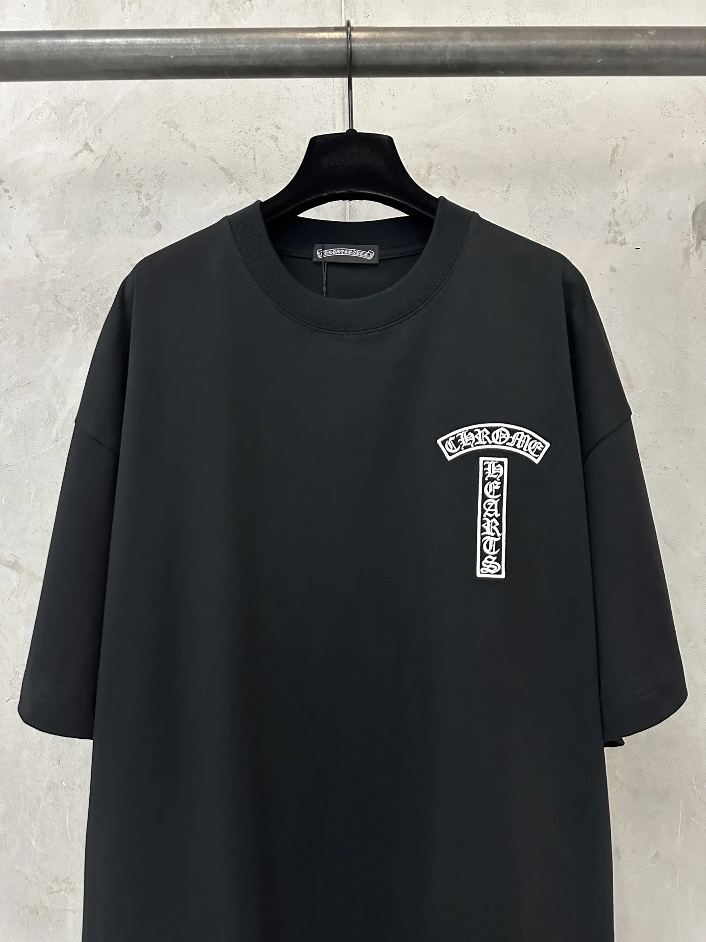 Embroidered Hibiscus Logo Cotton T-Shirt D19011956 — view 3