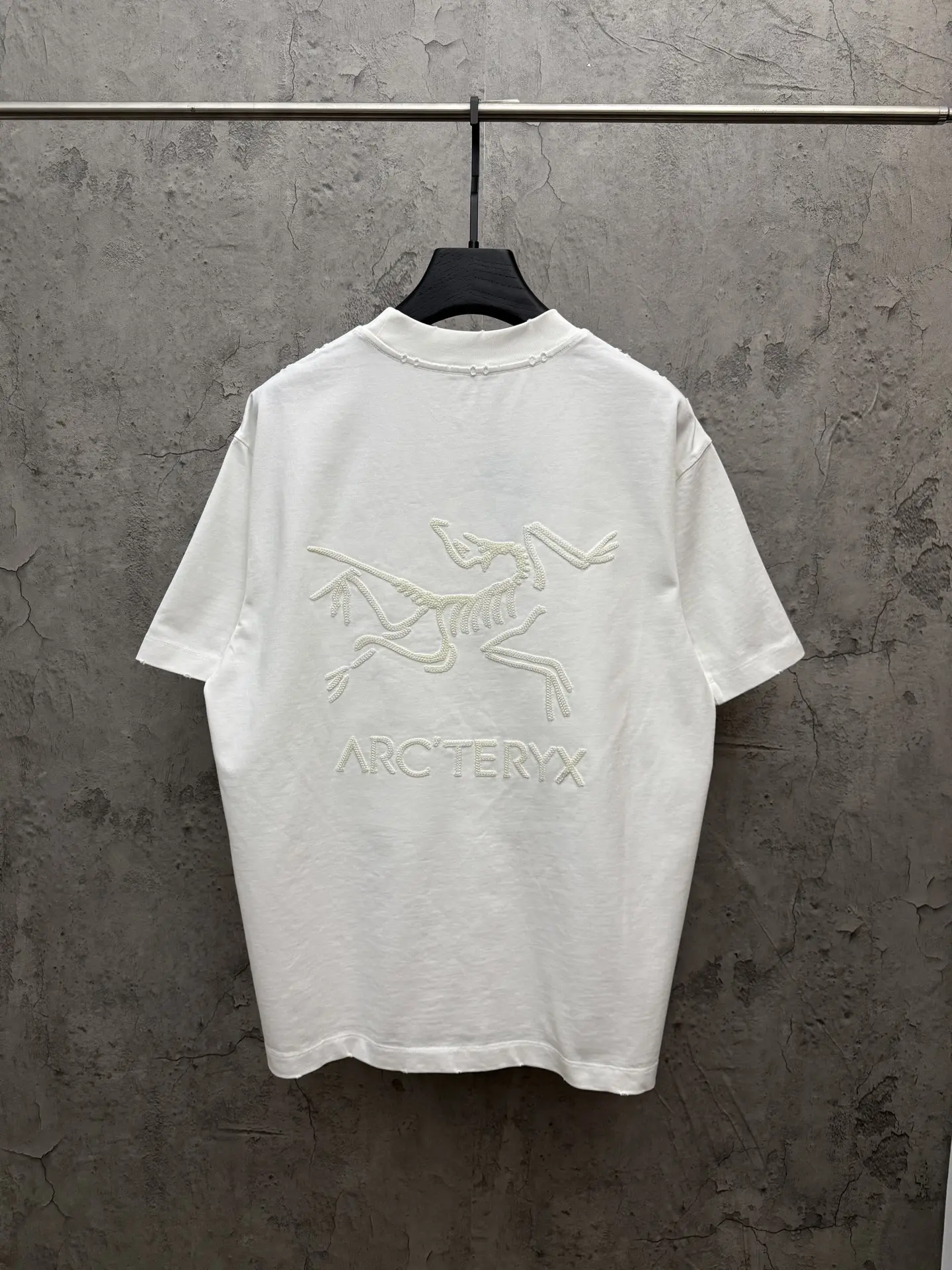 Embroidered UV-Reactive Cotton T-Shirt D19014278 — view 2