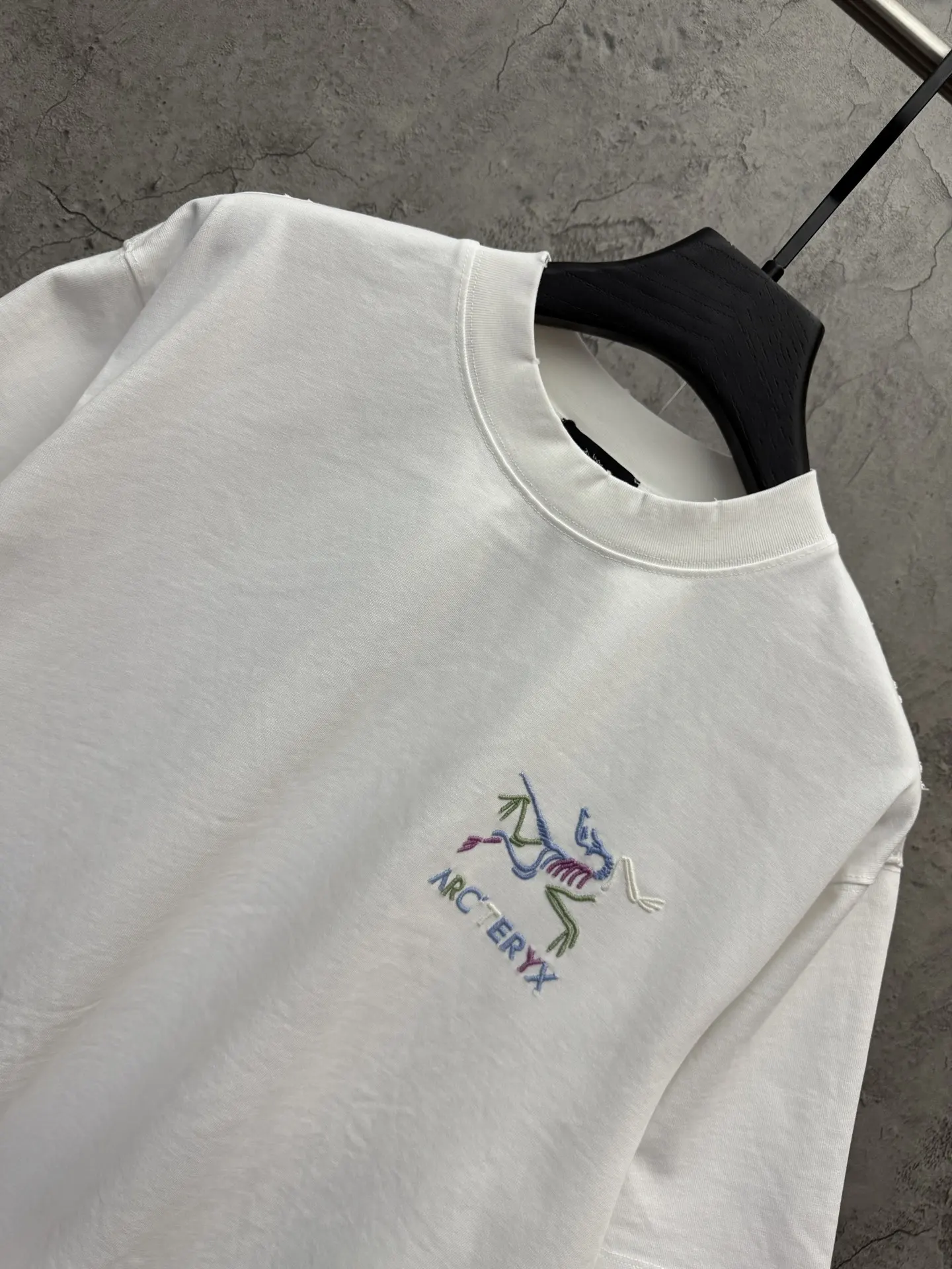 Embroidered UV-Reactive Cotton T-Shirt D19014278 — view 4