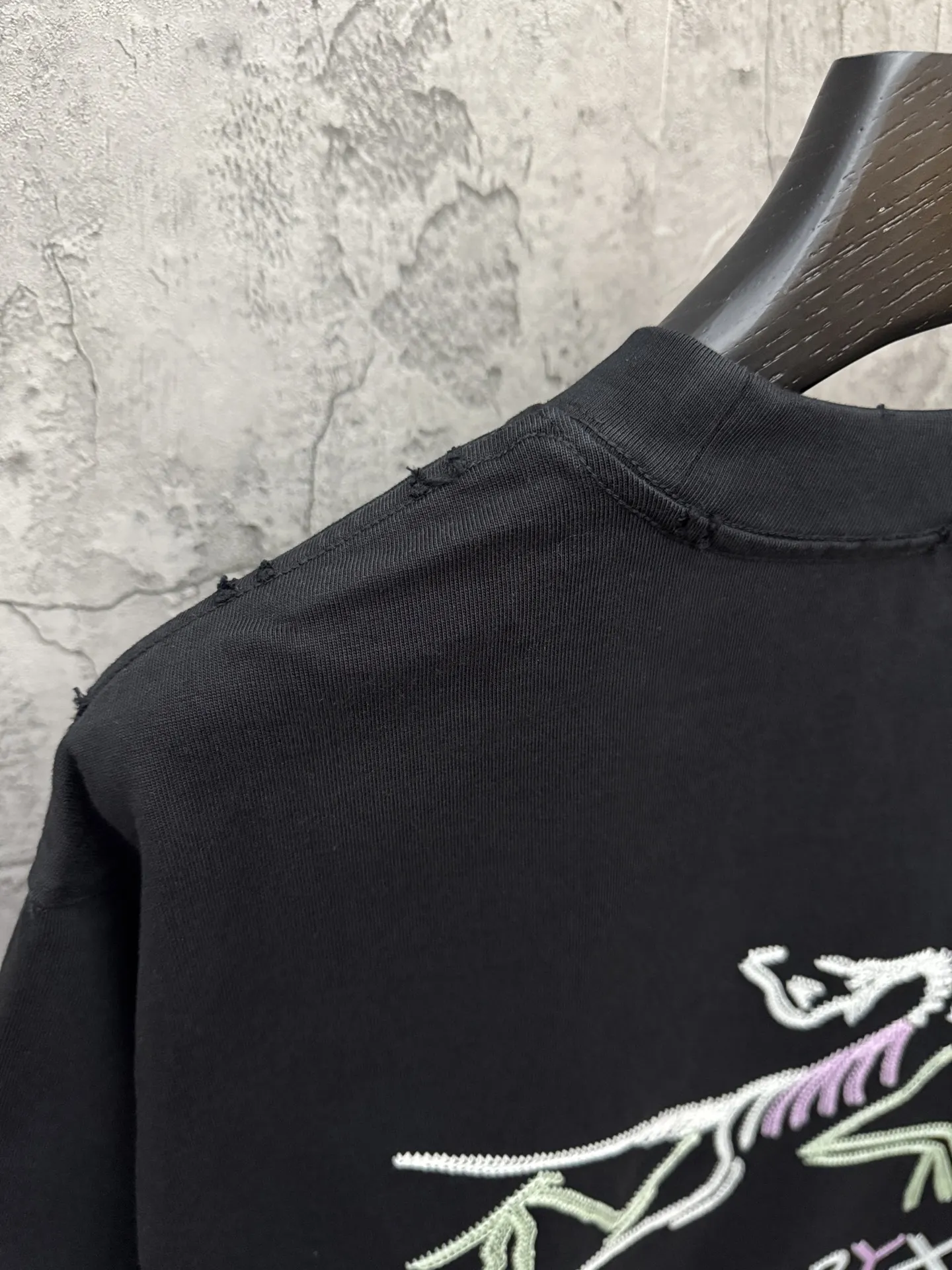 Embroidered Logo UV-Reactive Cotton T-Shirt D19014277 — view 9