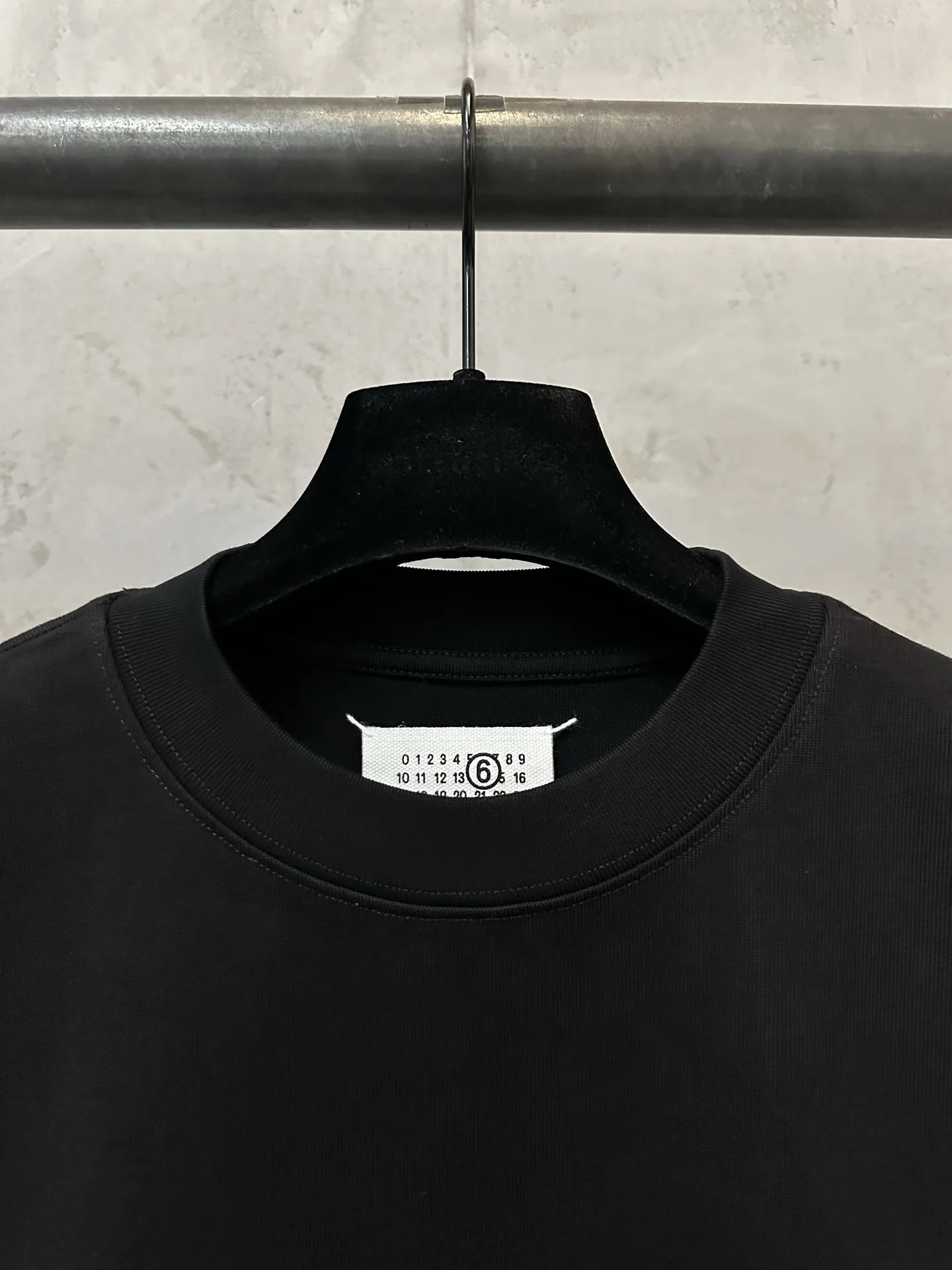 MM6 Maison Margiela Logo Embroidered Heavyweight T-Shirt D19011572 — view 5