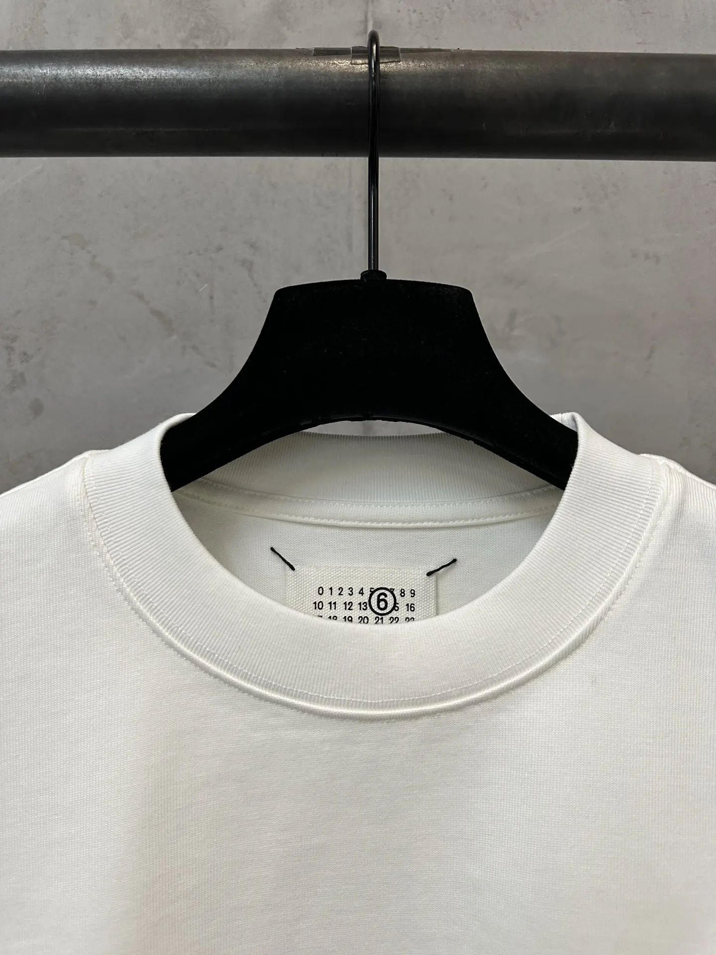 MM6 Maison Margiela Logo Embroidered Heavyweight T-Shirt D19011571 — view 5