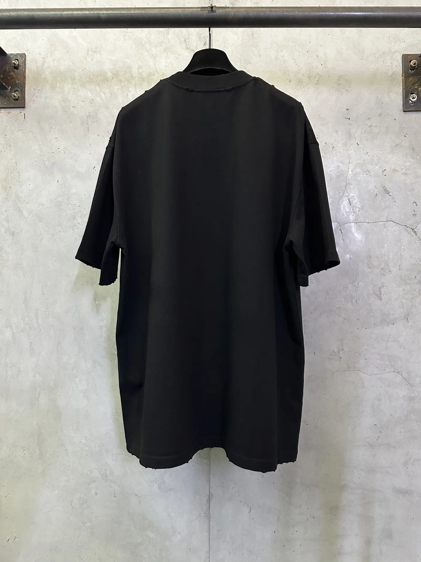 Logo Print Distressed Heavyweight T-Shirt D19011409 — view 2