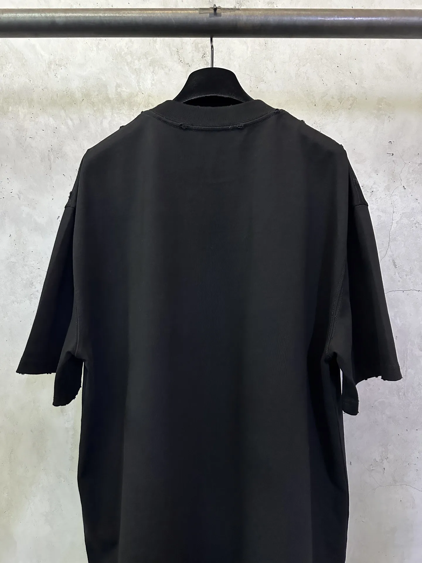 Logo Print Distressed Heavyweight T-Shirt D19011409 — view 5