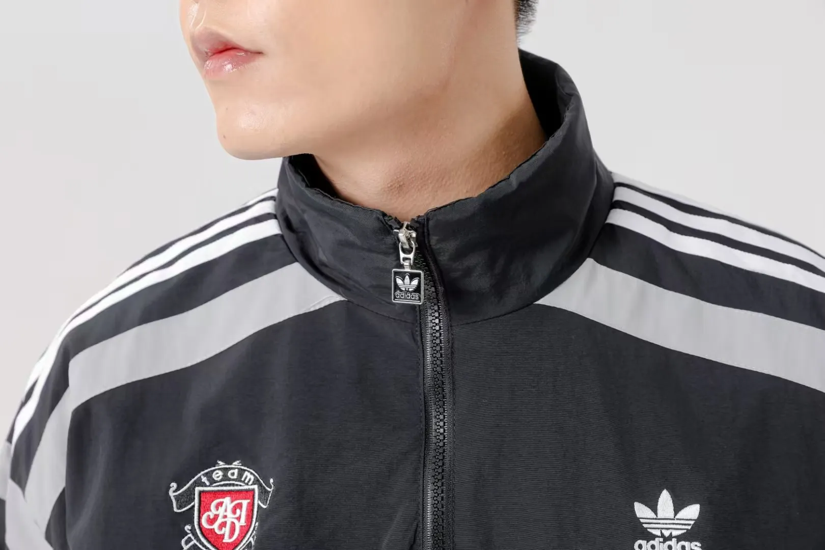 Originals Color-Block Track Jacket D19514409 — view 4